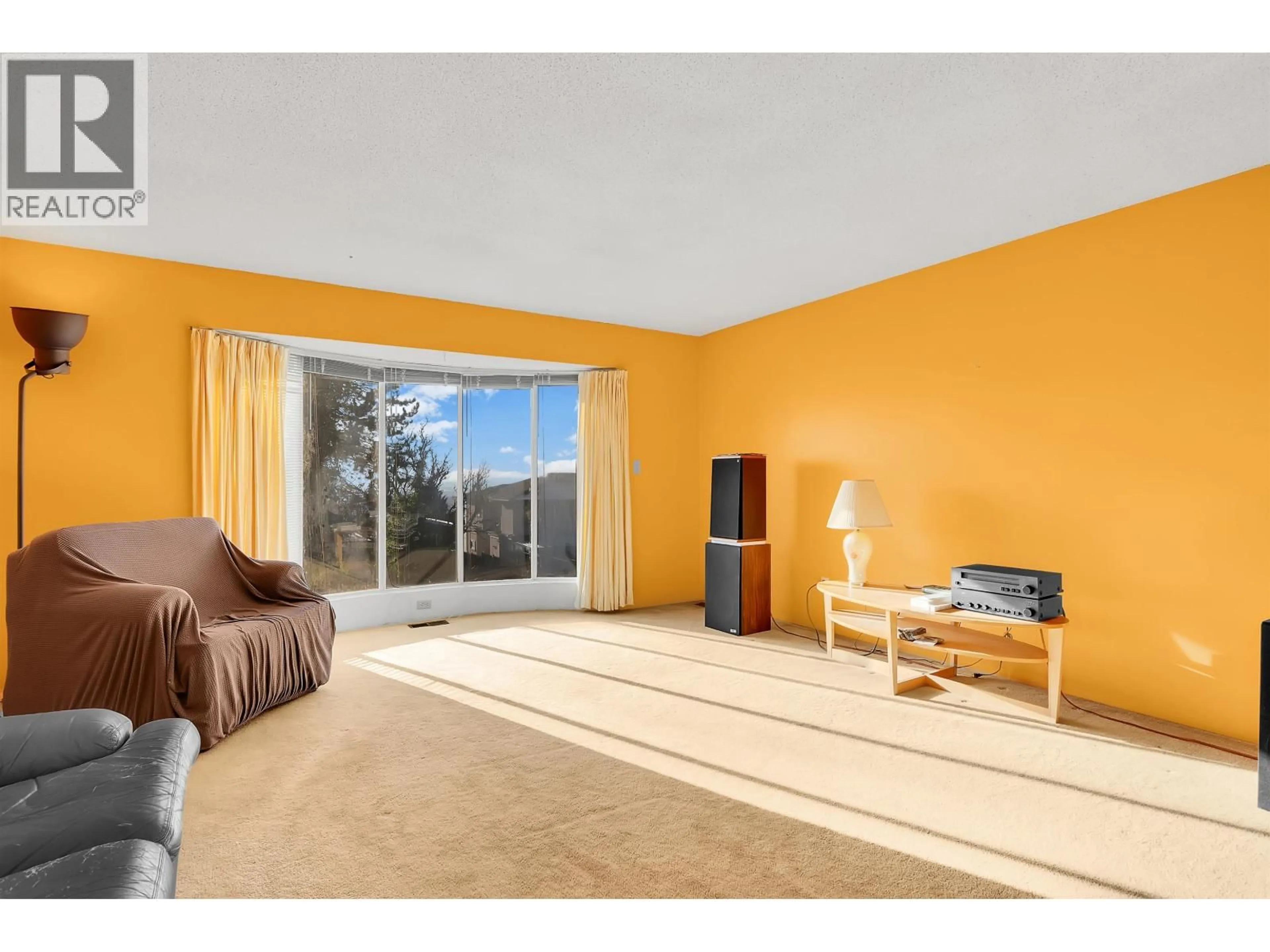 Living room with furniture, unknown for 4580 NEVILLE STREET, Burnaby British Columbia V5J2A4