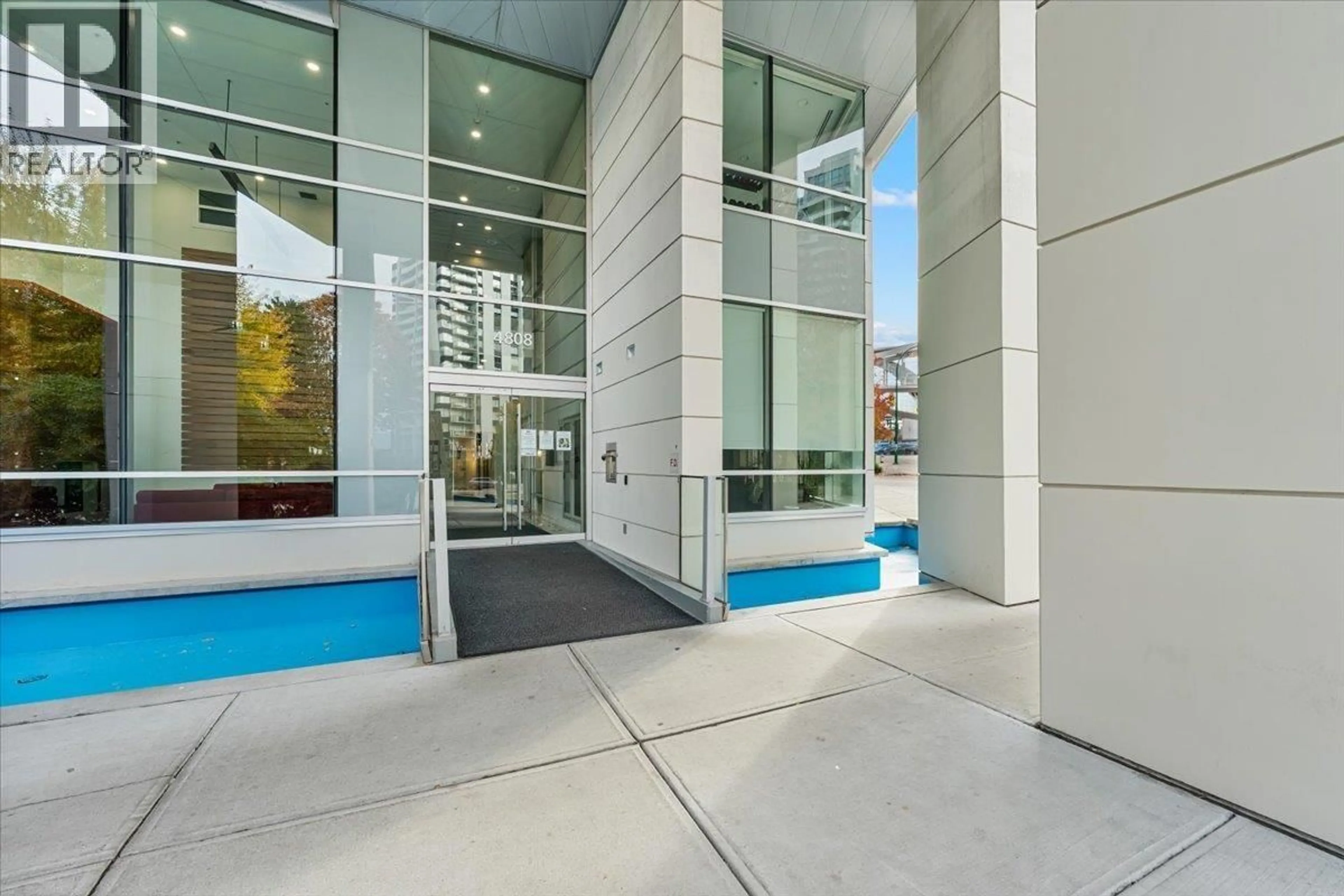 Indoor foyer for 2208 - 4808 HAZEL STREET, Burnaby British Columbia V5H0A2