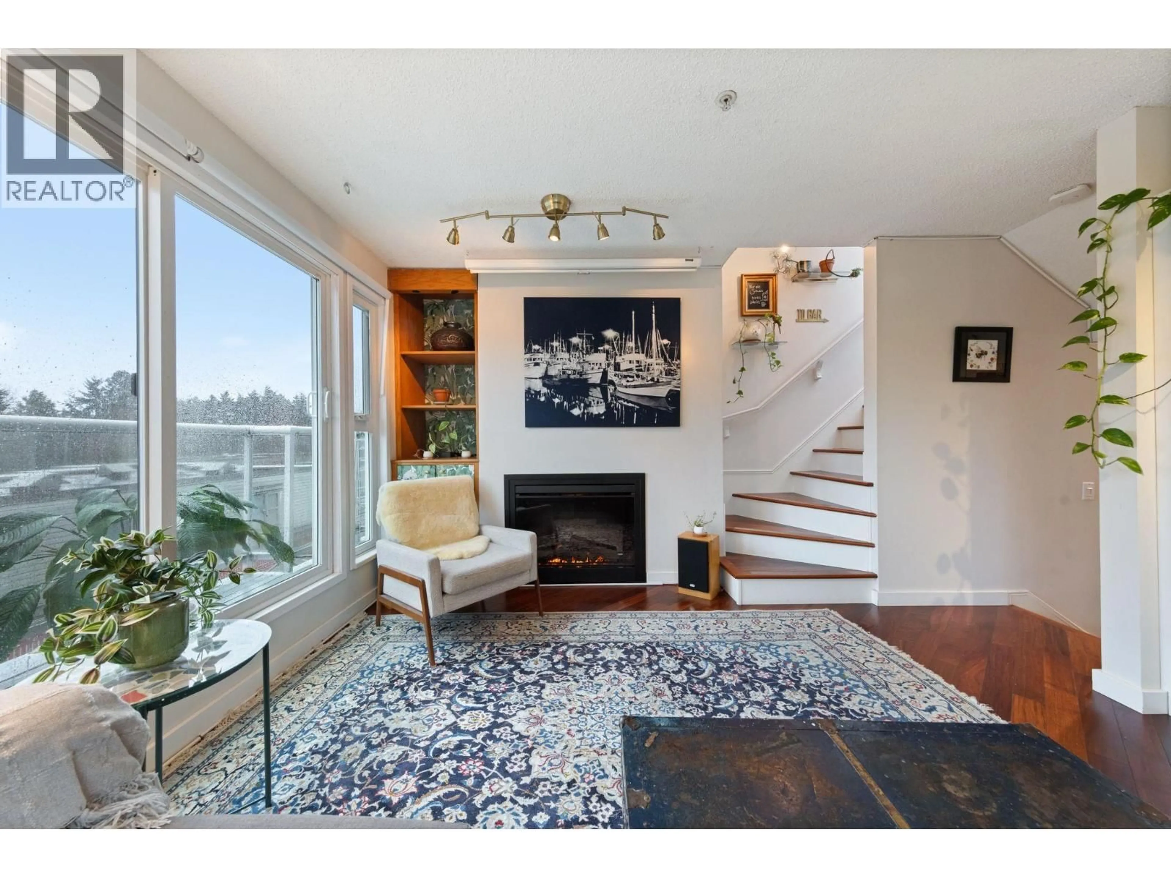 Living room with furniture, unknown for 15 - 877 7TH AVENUE, Vancouver British Columbia V5Z1C2