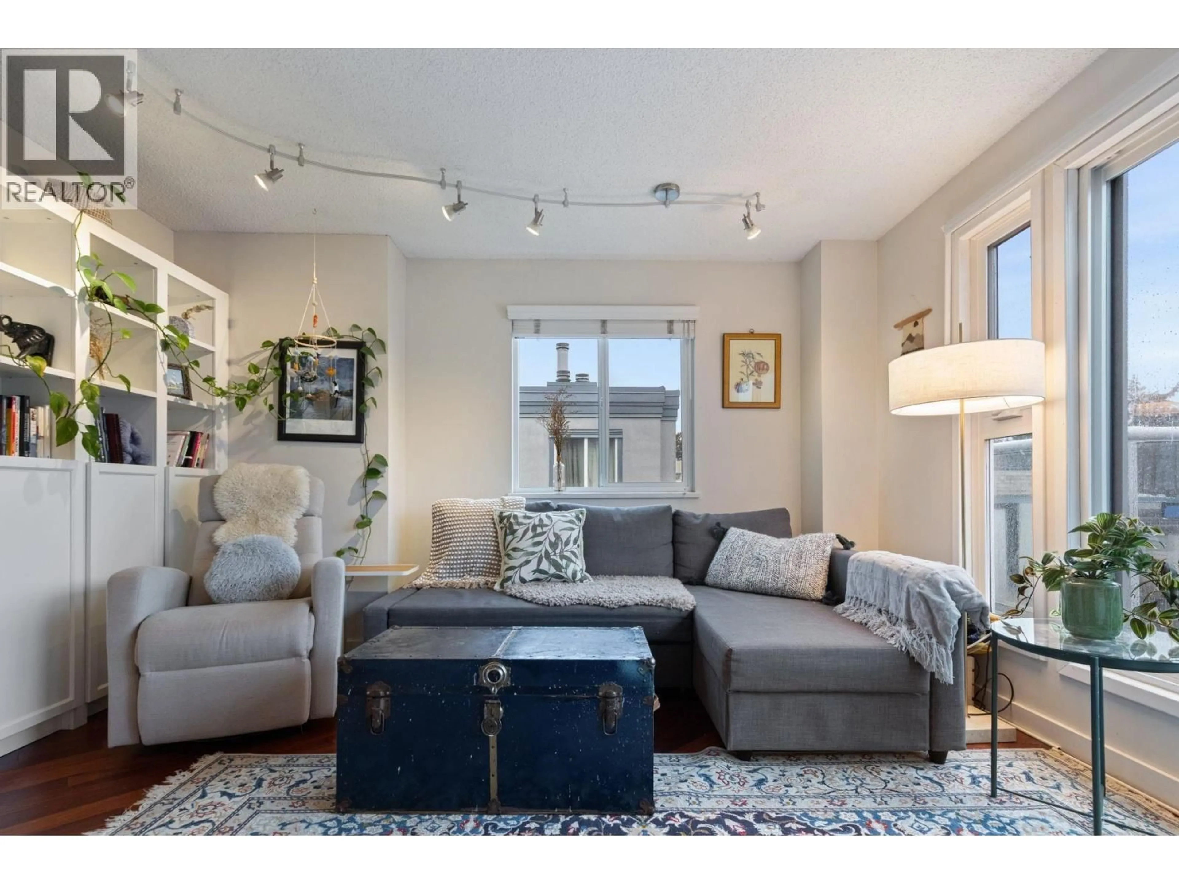 Living room with furniture, unknown for 15 - 877 7TH AVENUE, Vancouver British Columbia V5Z1C2