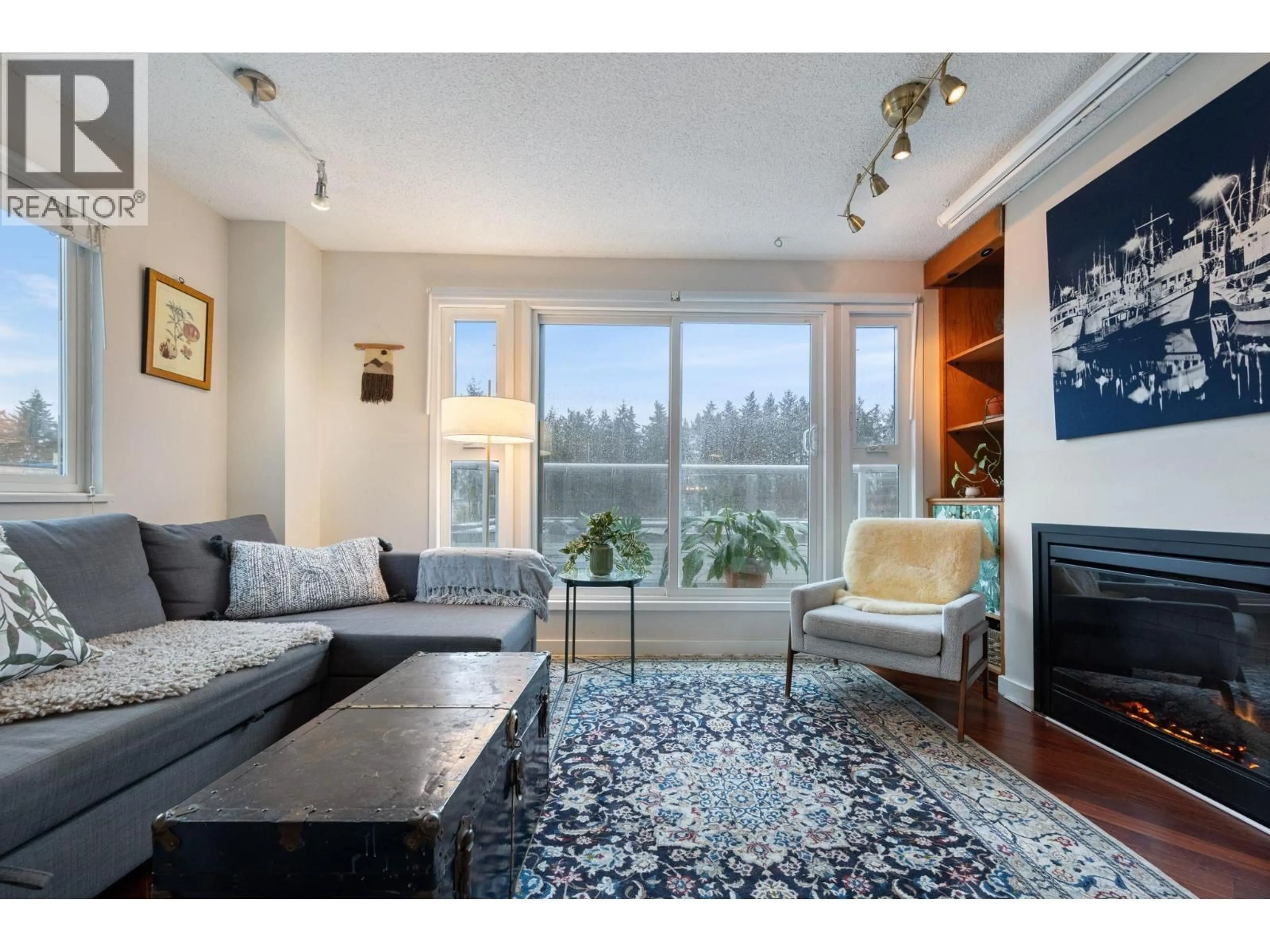 Living room with furniture, unknown for 15 - 877 7TH AVENUE, Vancouver British Columbia V5Z1C2