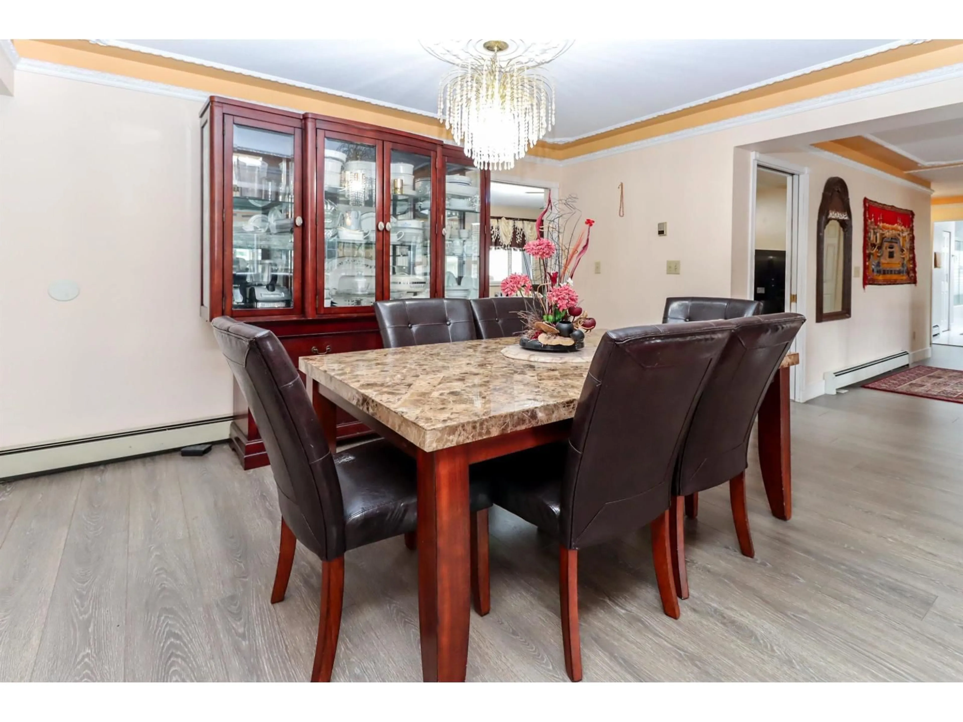 Dining room, wood/laminate floor for 7176 124 STREET, Surrey British Columbia V3W3W8