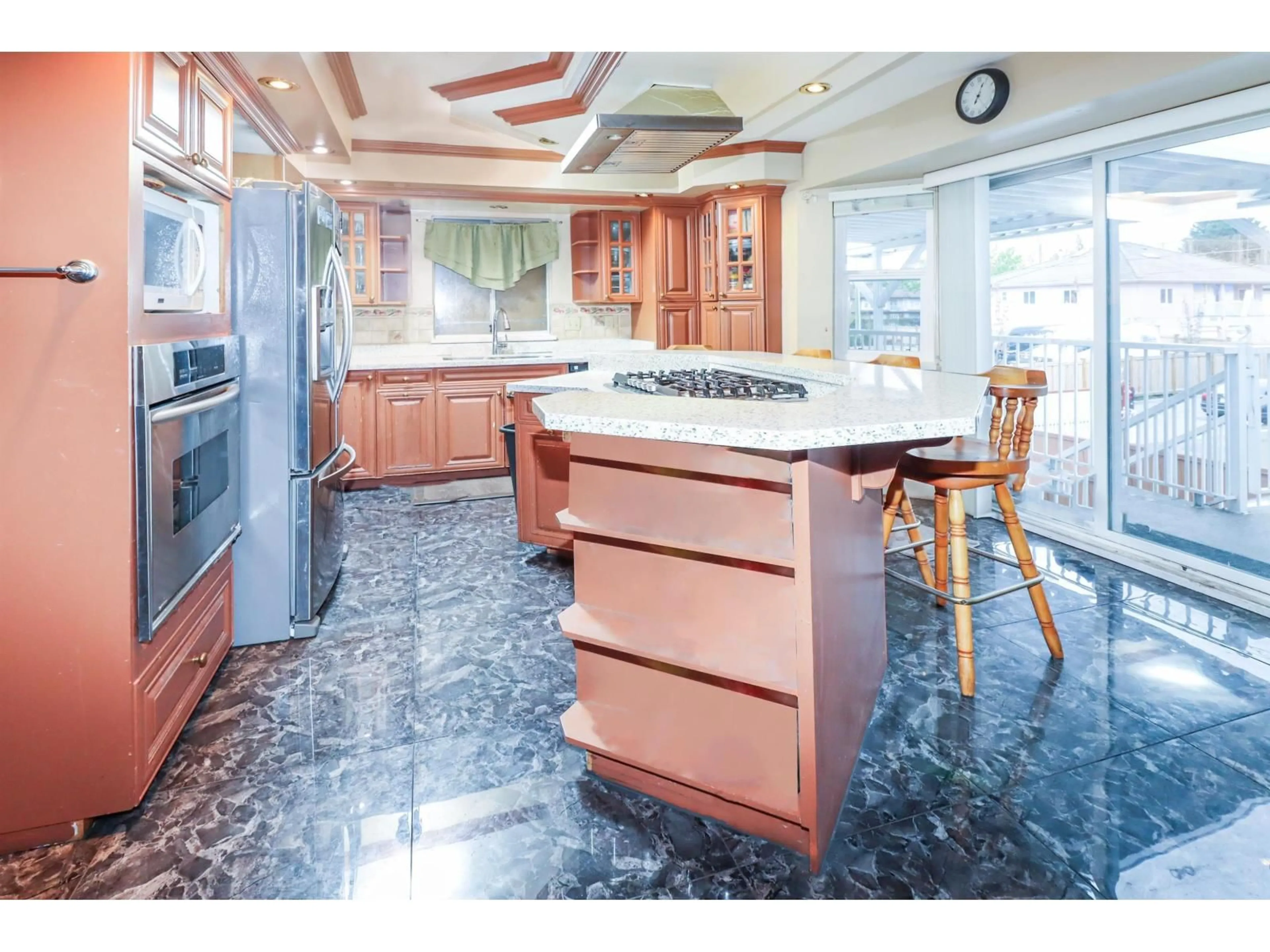 Contemporary kitchen, ceramic/tile floor for 7176 124 STREET, Surrey British Columbia V3W3W8