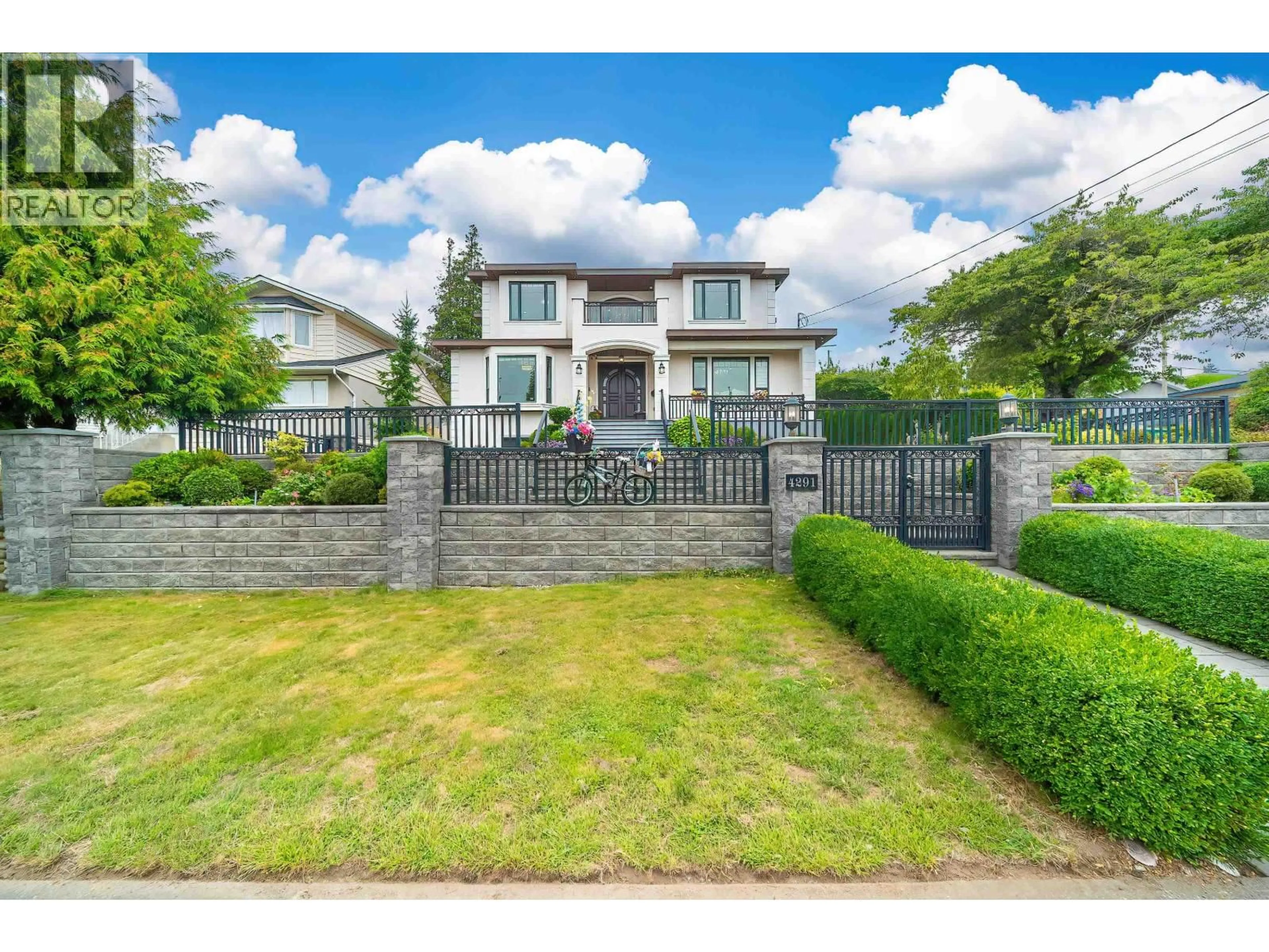 A pic from outside/outdoor area/front of a property/back of a property/a pic from drone, street for 4291 WINNIFRED STREET, Burnaby British Columbia V5J2S5