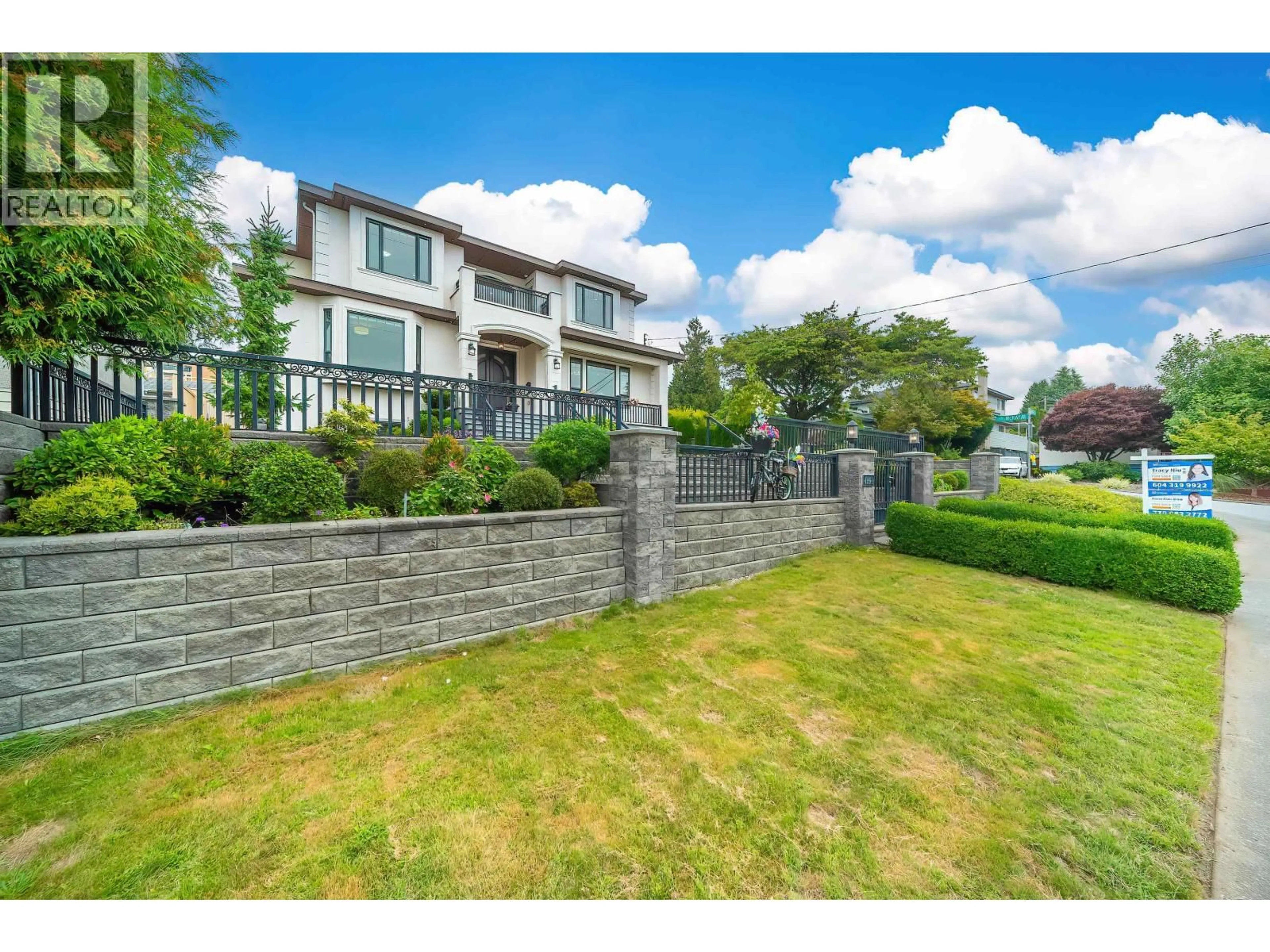 A pic from outside/outdoor area/front of a property/back of a property/a pic from drone, unknown for 4291 WINNIFRED STREET, Burnaby British Columbia V5J2S5