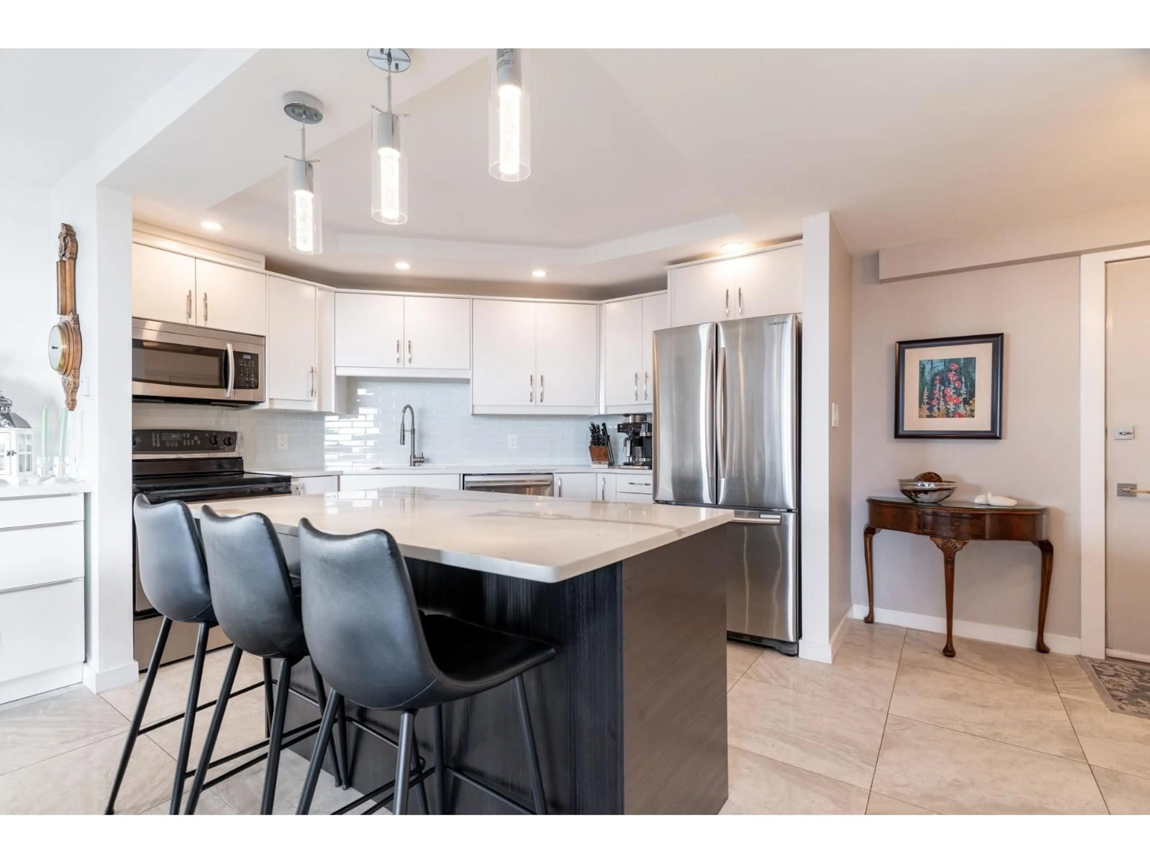 Open concept kitchen, ceramic/tile floor for 405 - 1480 FOSTER STREET, White Rock British Columbia V4B3X7