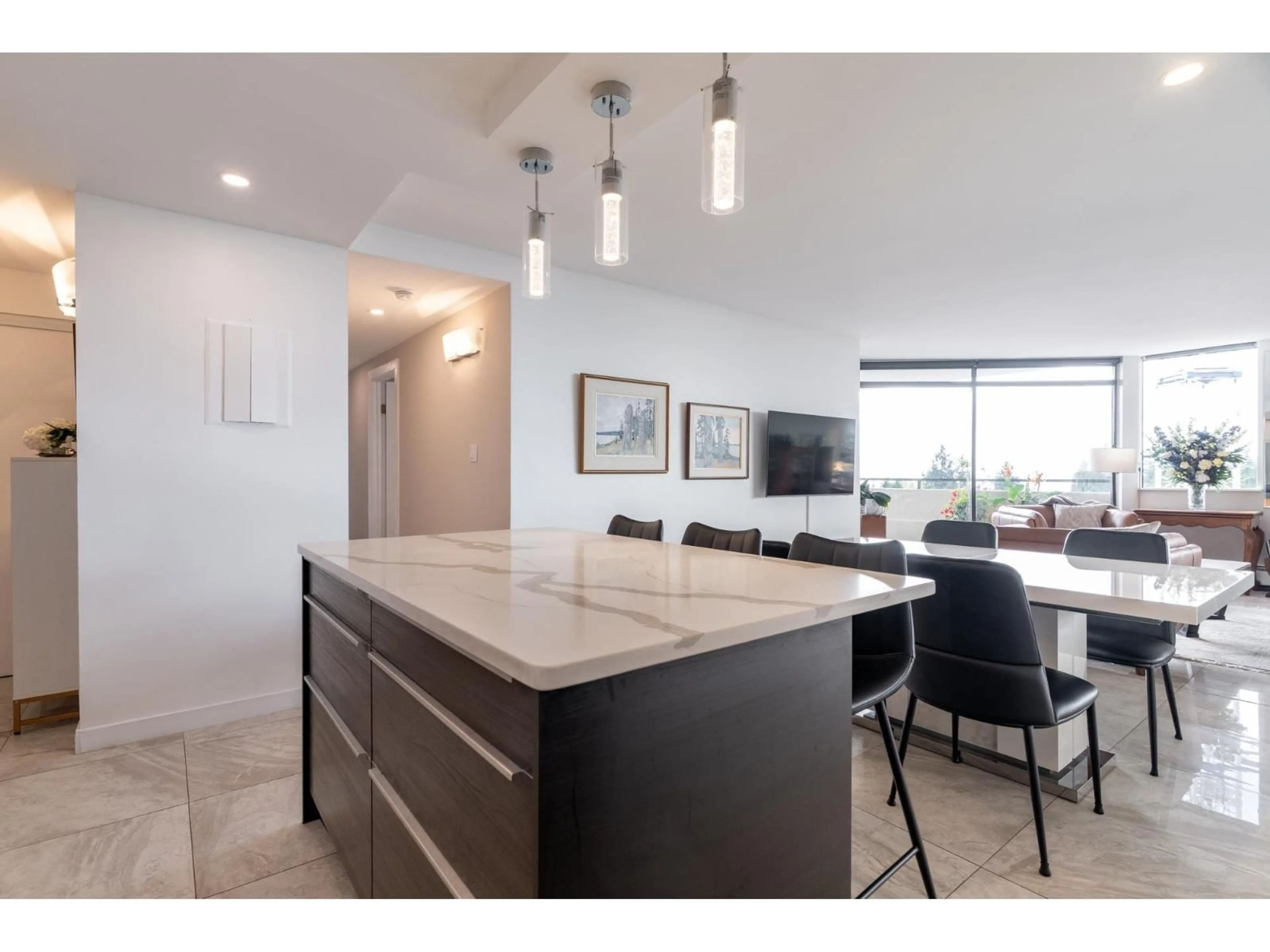 Open concept kitchen, ceramic/tile floor for 405 - 1480 FOSTER STREET, White Rock British Columbia V4B3X7