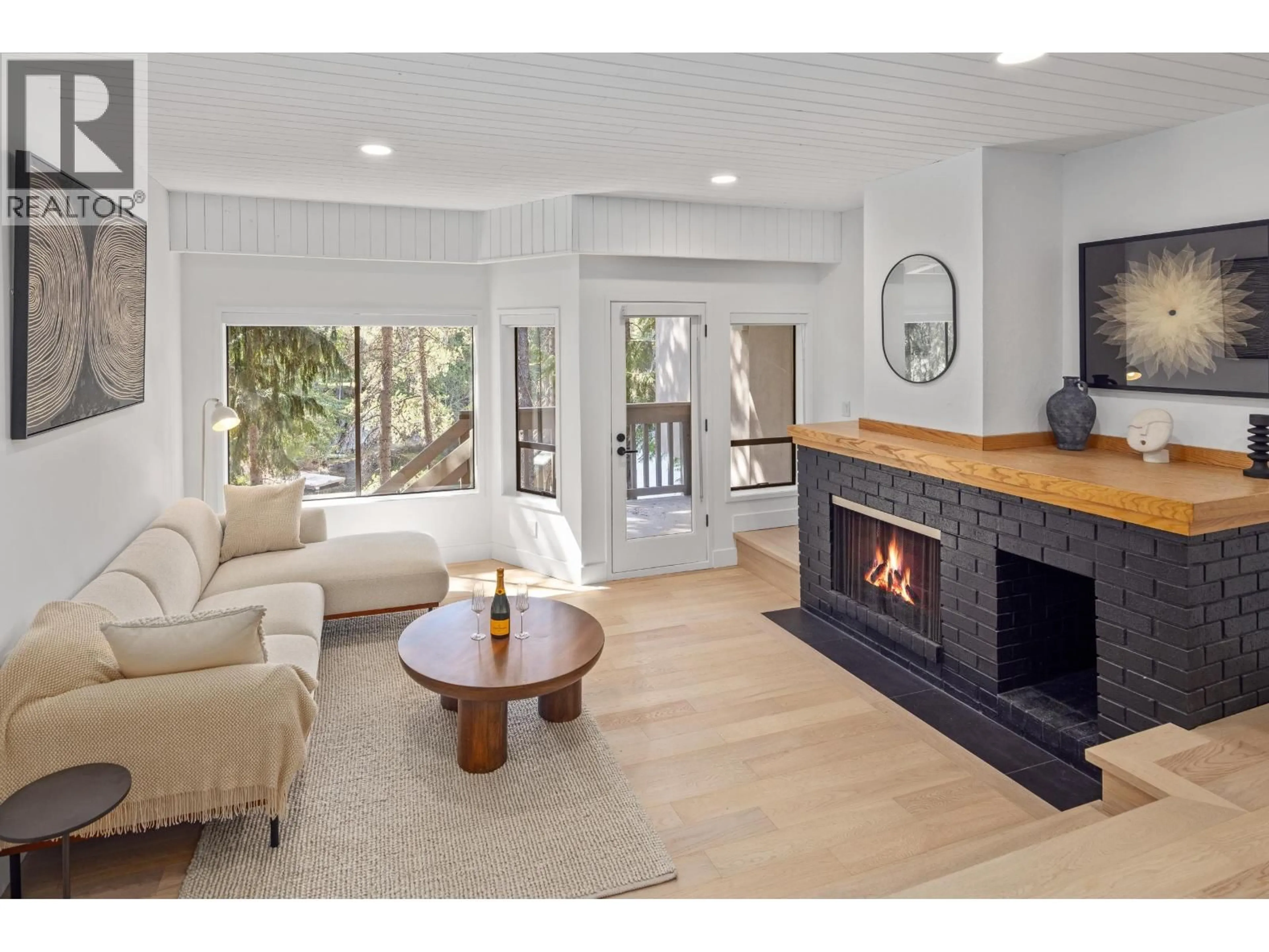 Living room with furniture, unknown for 31 - 1200 ALTA LAKE ROAD, Whistler British Columbia V8E0H4