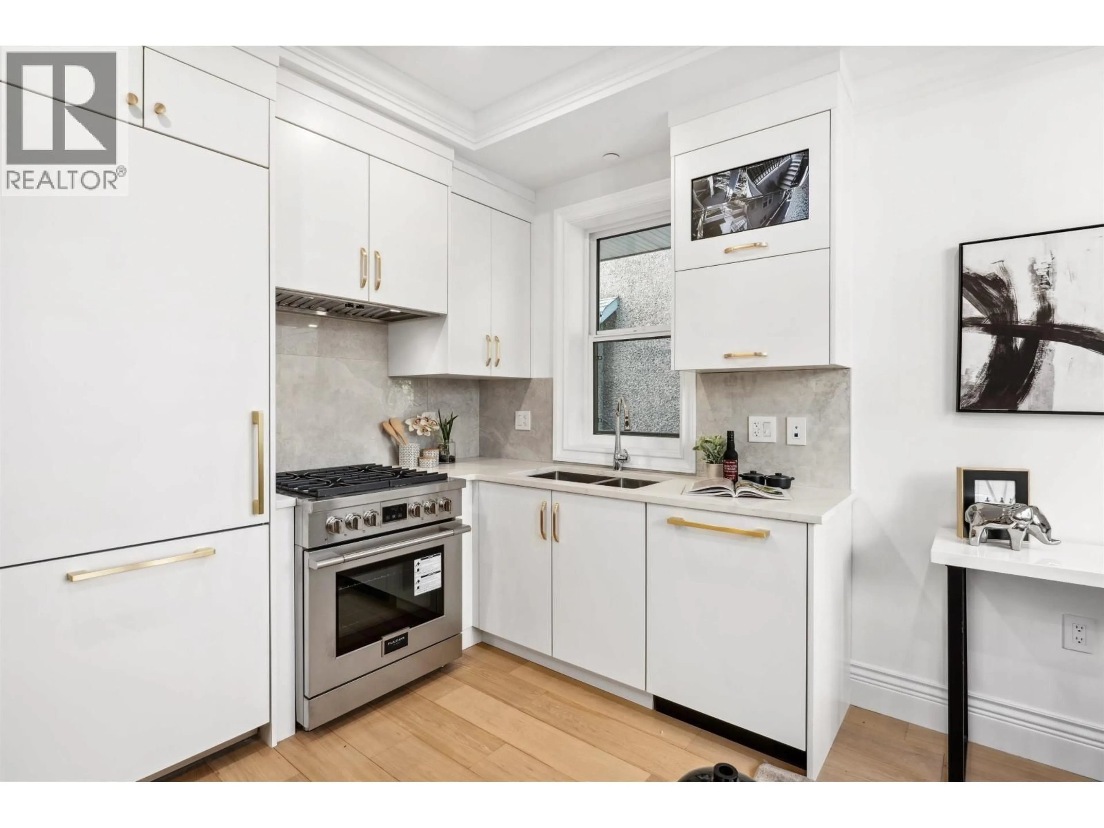 Standard kitchen, unknown for 3812 15TH AVENUE, Vancouver British Columbia V6R2Z9