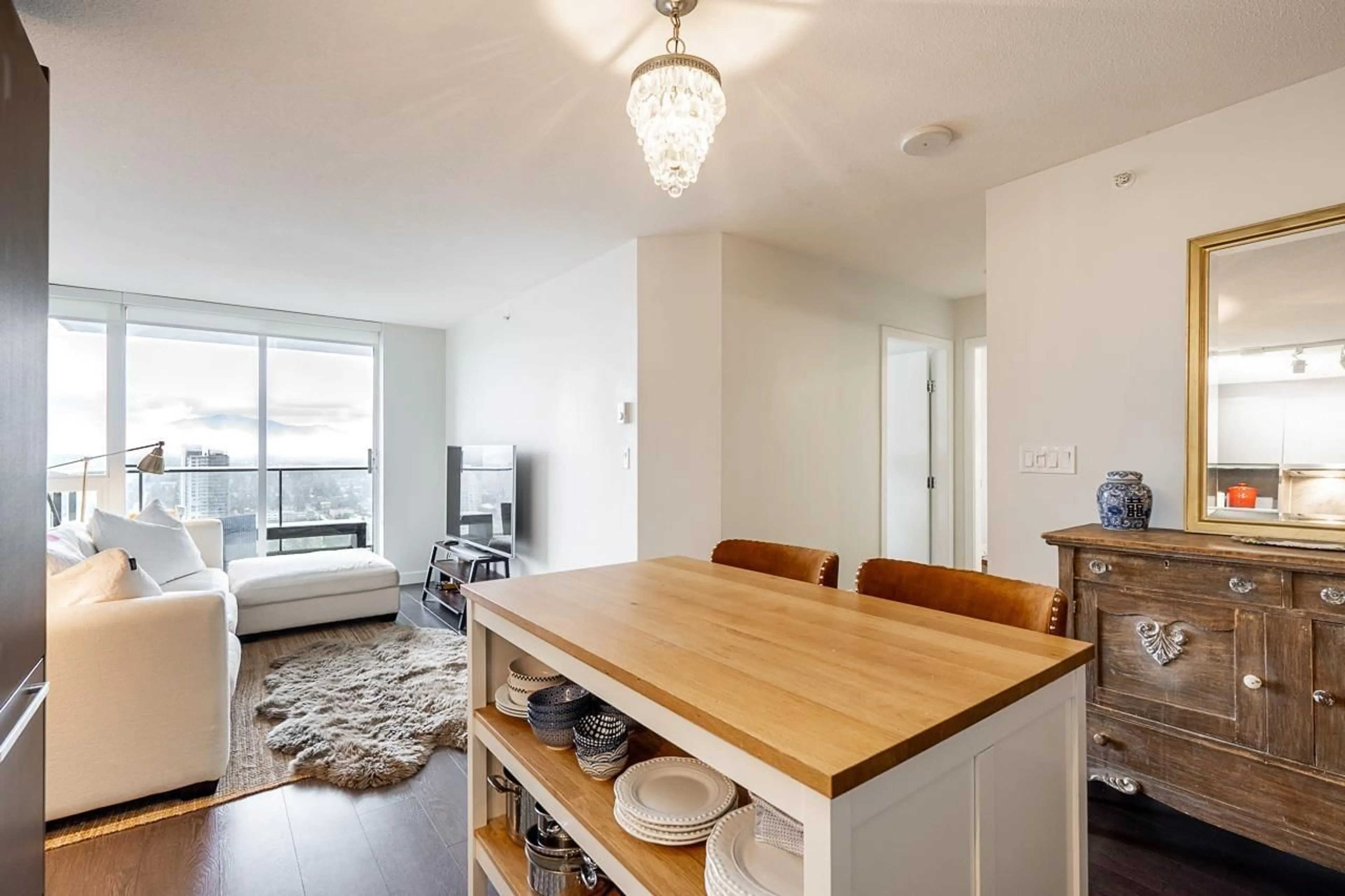 Open concept kitchen, wood/laminate floor for 4507 - 13750 100 AVENUE, Surrey British Columbia V3T0L3