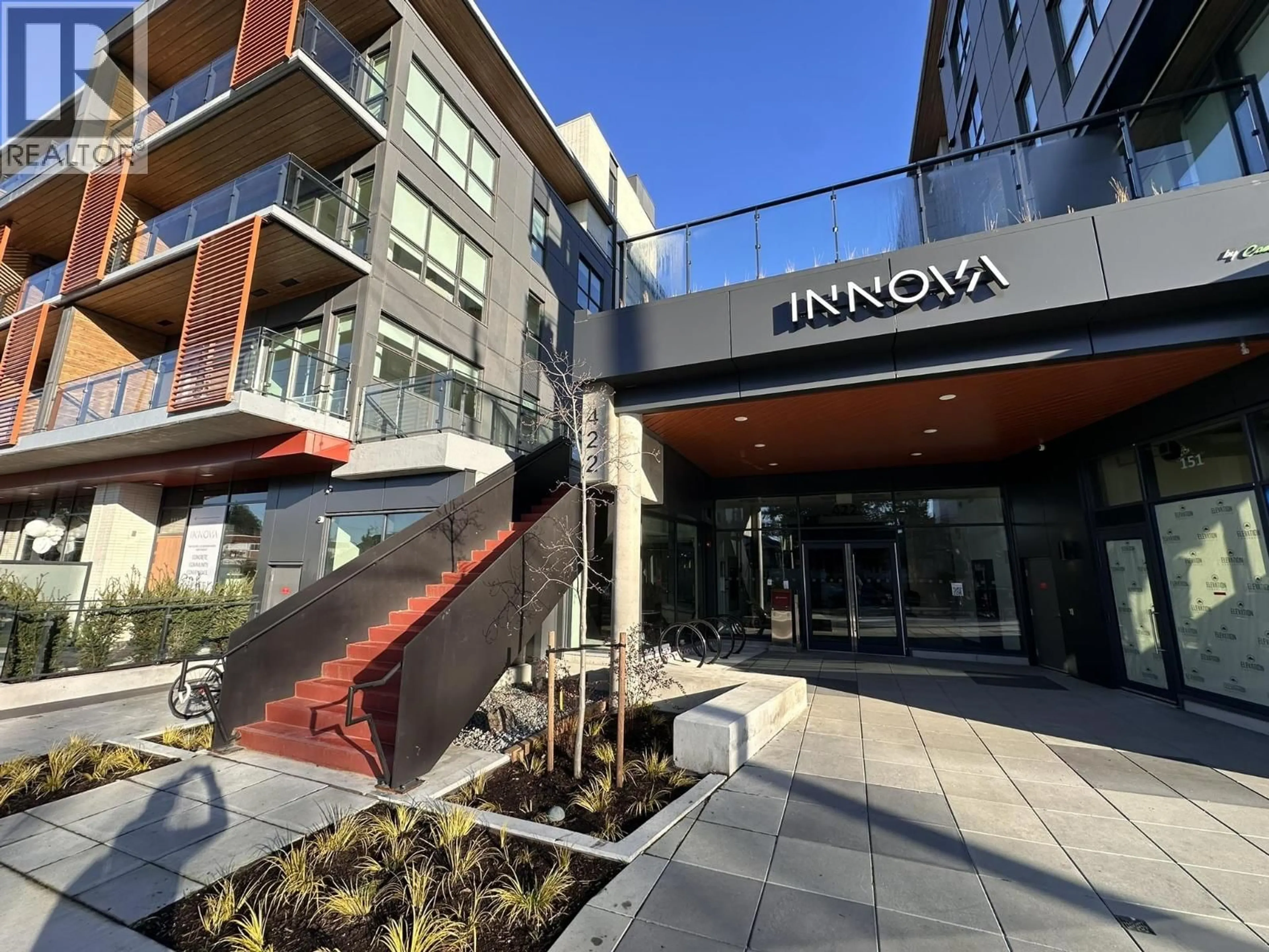 Indoor foyer for 419 - 422 3RD STREET, North Vancouver British Columbia V7L0K1