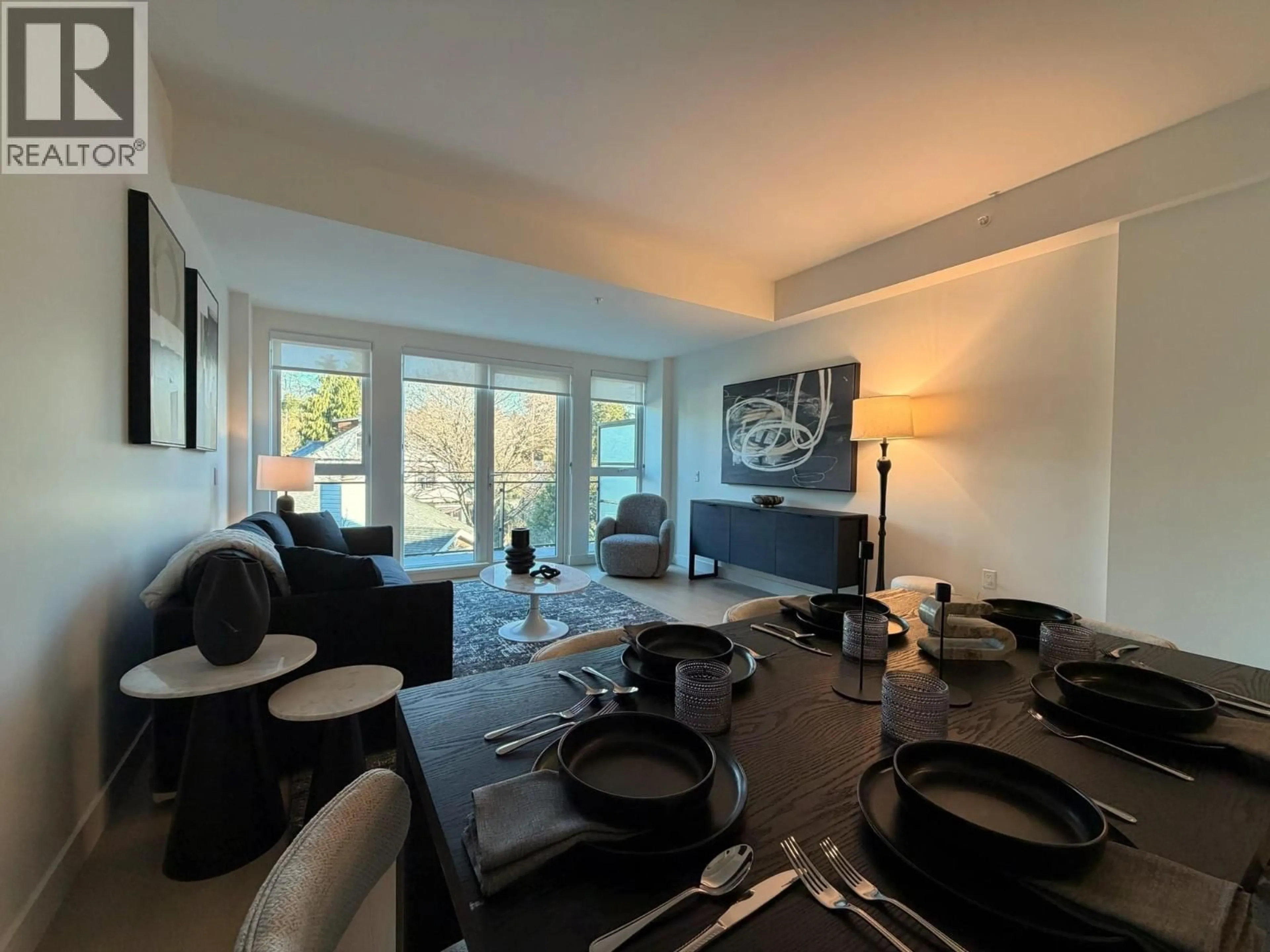 Living room with furniture, unknown for 419 - 422 3RD STREET, North Vancouver British Columbia V7L0K1