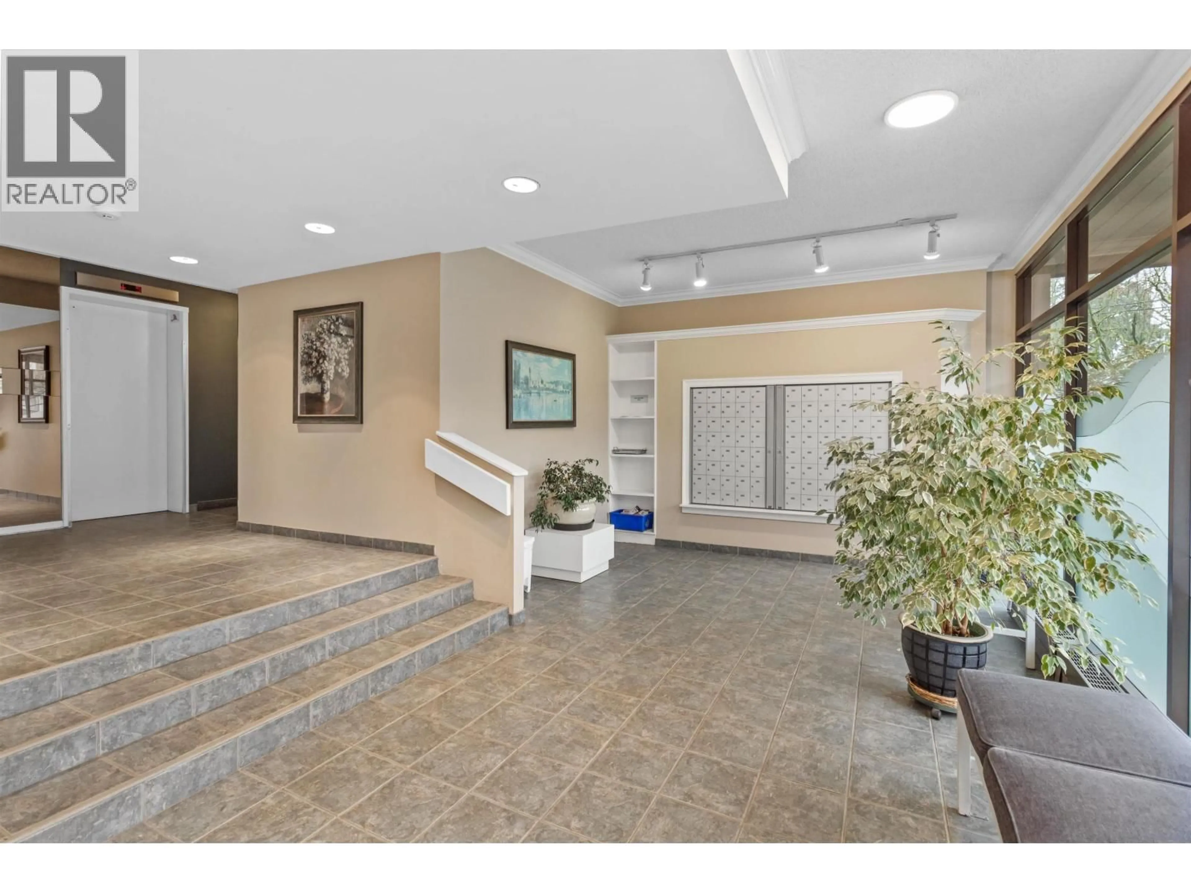 Indoor foyer for 1101 - 740 HAMILTON STREET, New Westminster British Columbia V3M5T7