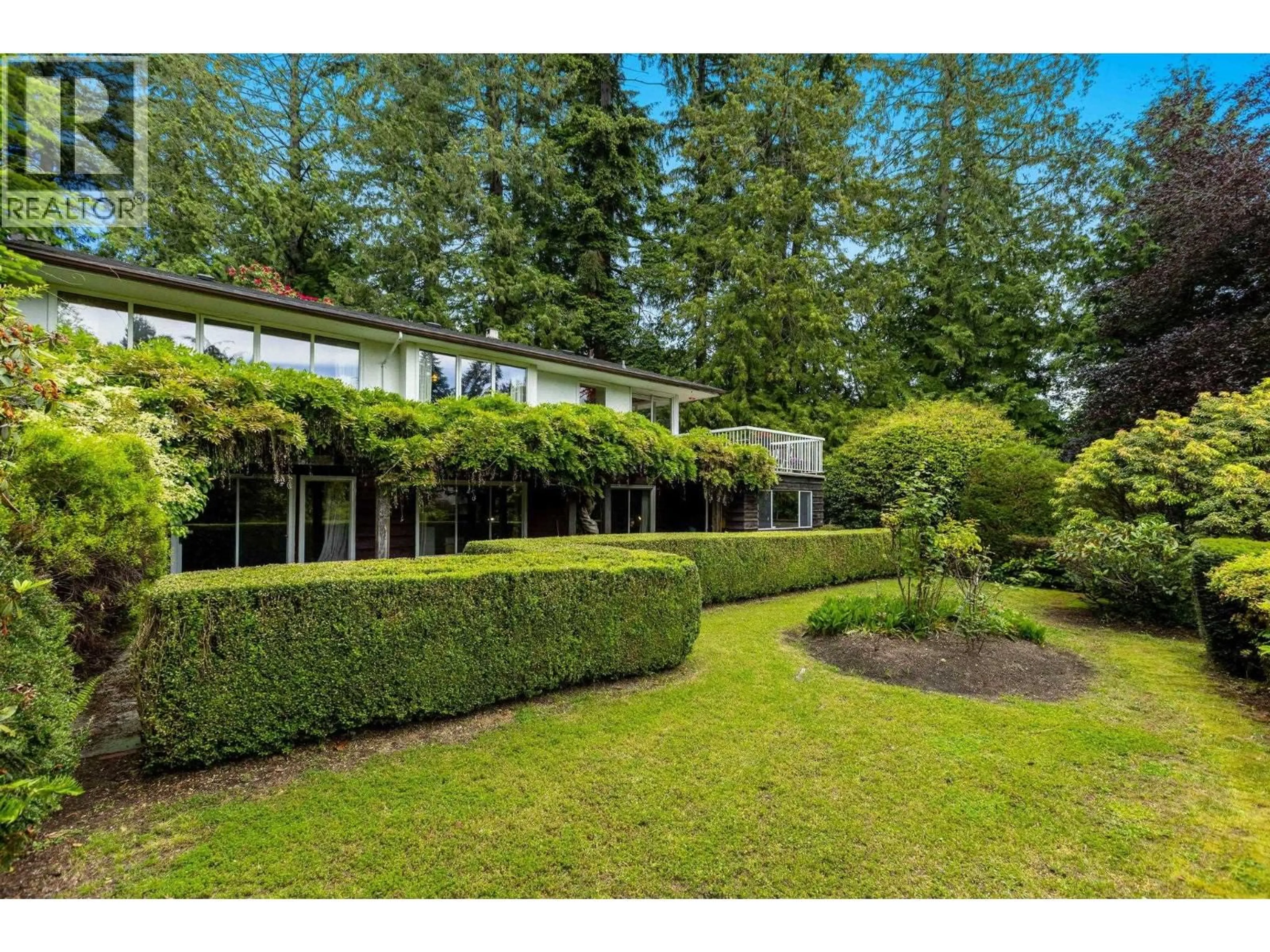 A pic from outside/outdoor area/front of a property/back of a property/a pic from drone, forest/trees view for 2912 ROSEBERY AVENUE, West Vancouver British Columbia V7V3A6