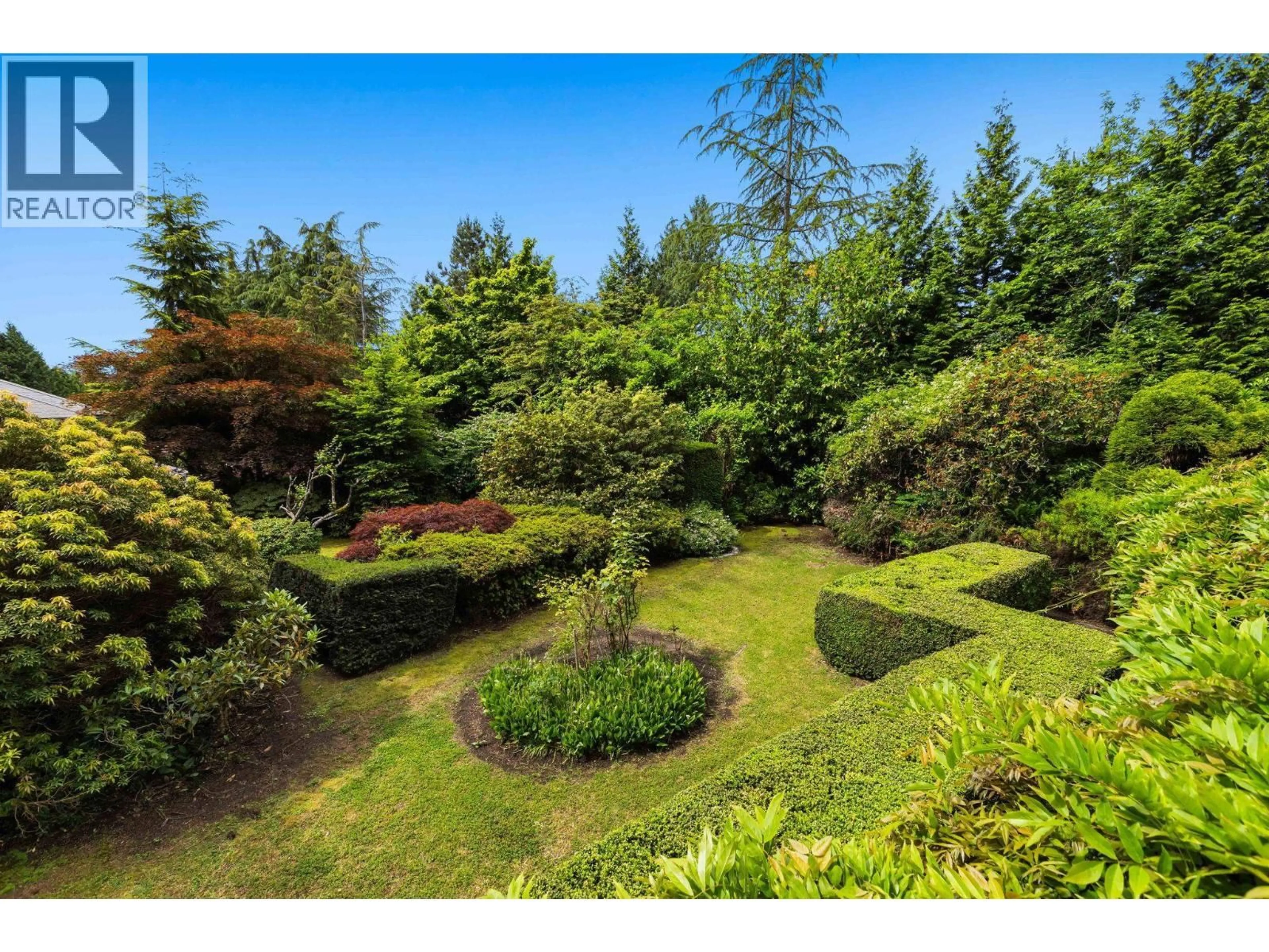 A pic from outside/outdoor area/front of a property/back of a property/a pic from drone, forest/trees view for 2912 ROSEBERY AVENUE, West Vancouver British Columbia V7V3A6