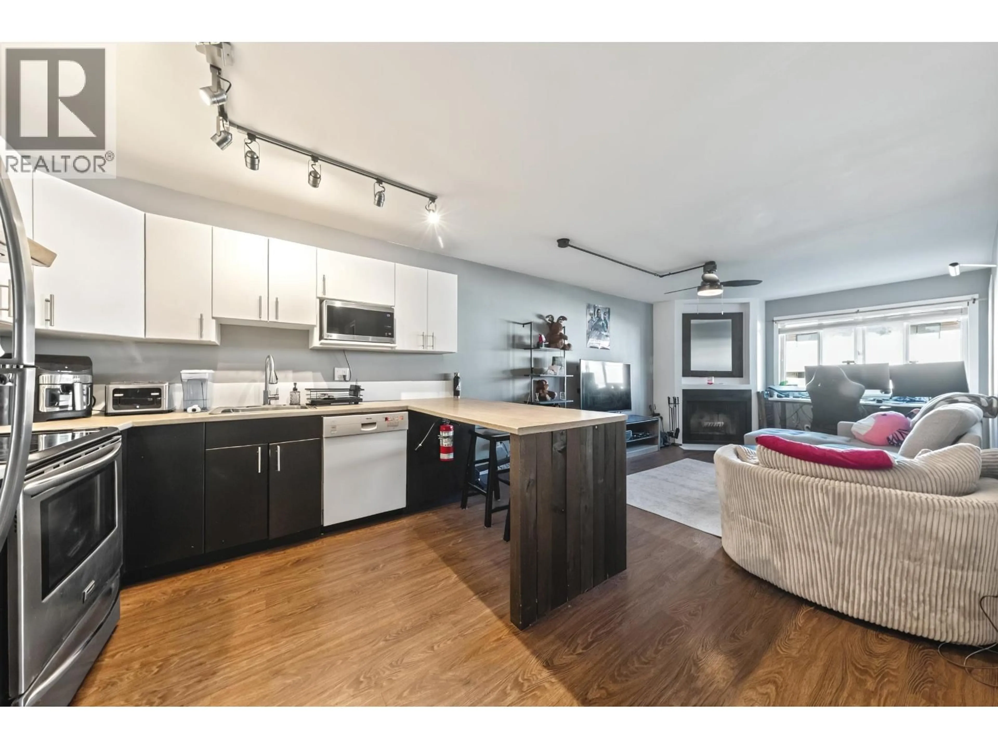 Open concept kitchen, wood/laminate floor for 301 - 1209 HOWIE AVENUE, Coquitlam British Columbia V3J1T9