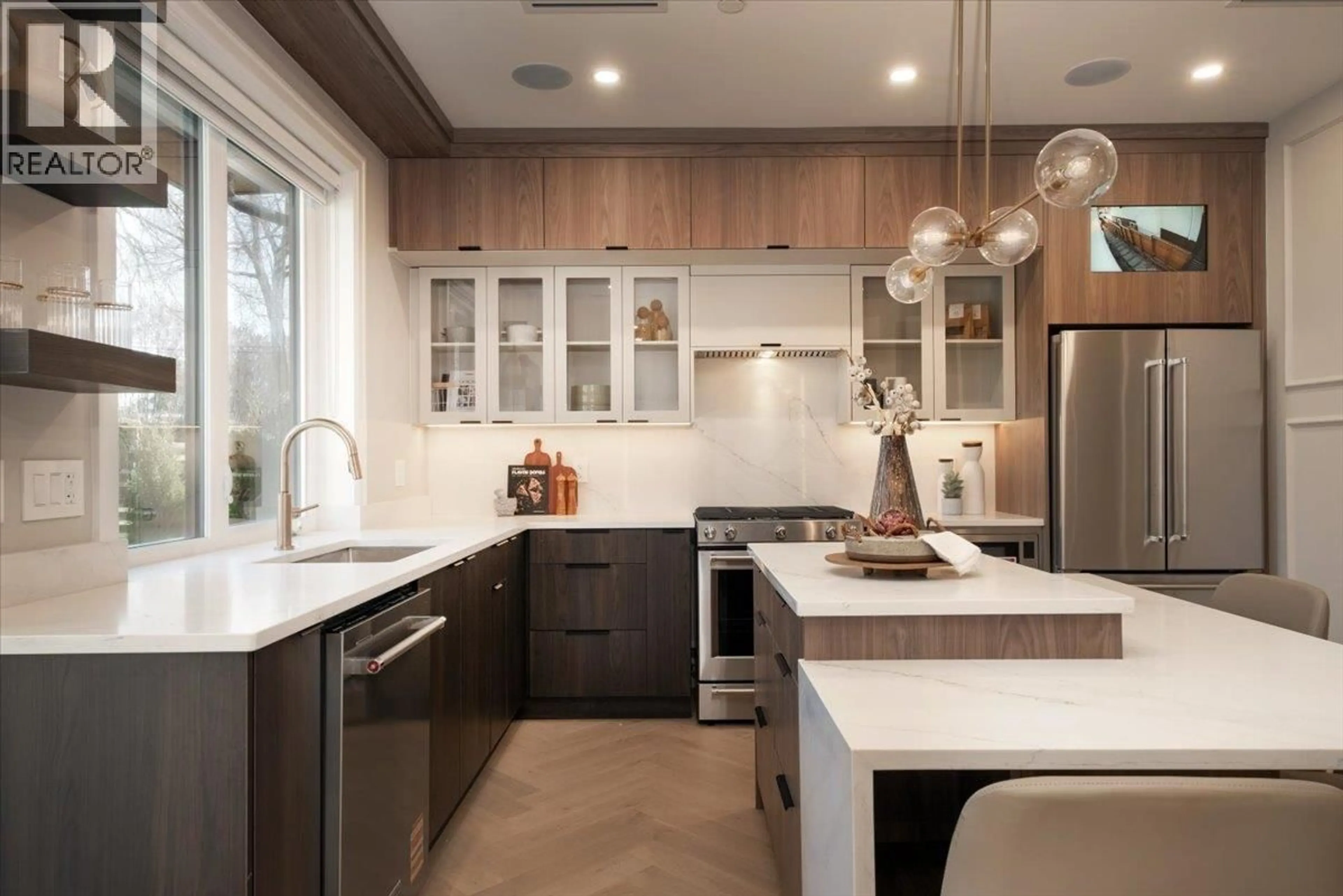 Contemporary kitchen, unknown for 1 - 6061 SHERBROOKE STREET, Vancouver British Columbia V5W3N3