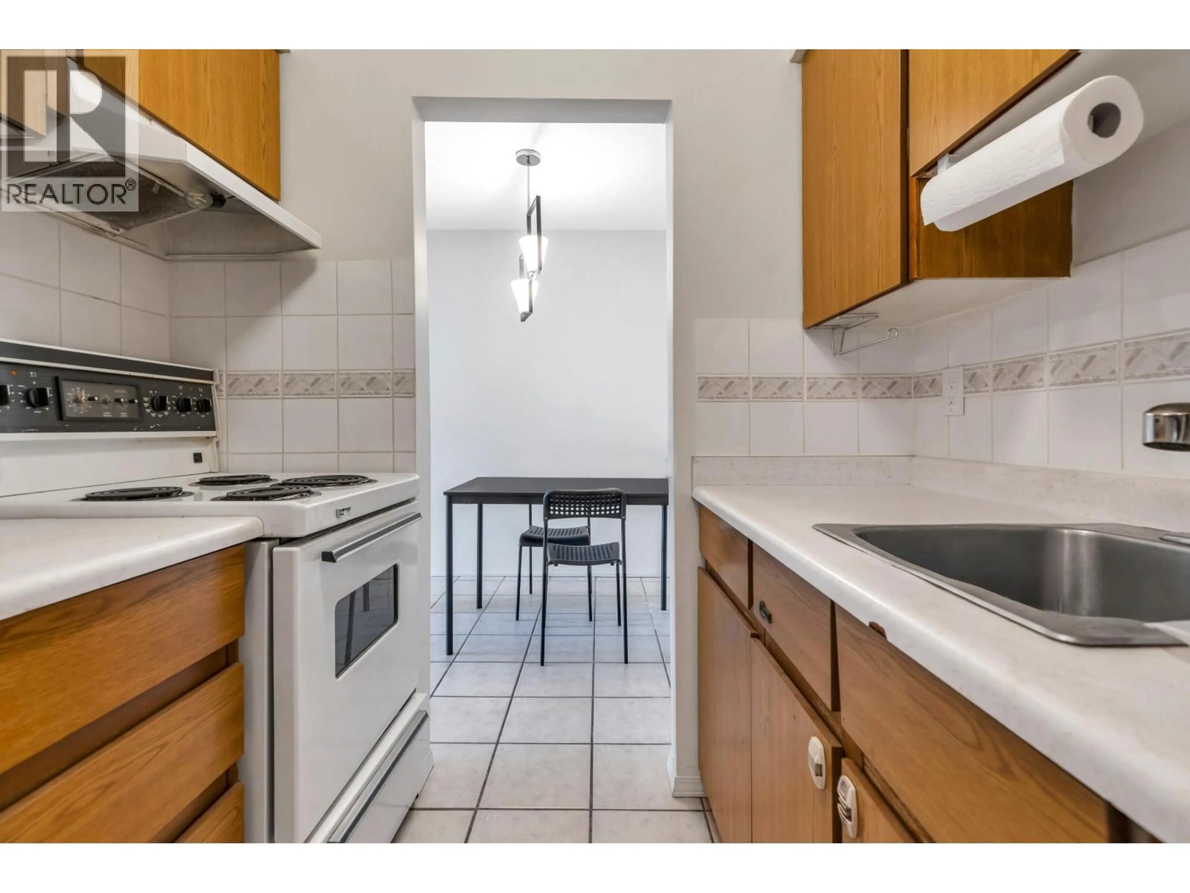 Standard kitchen, ceramic/tile floor for 113 - 610 THIRD AVENUE, New Westminster British Columbia V3M1N5