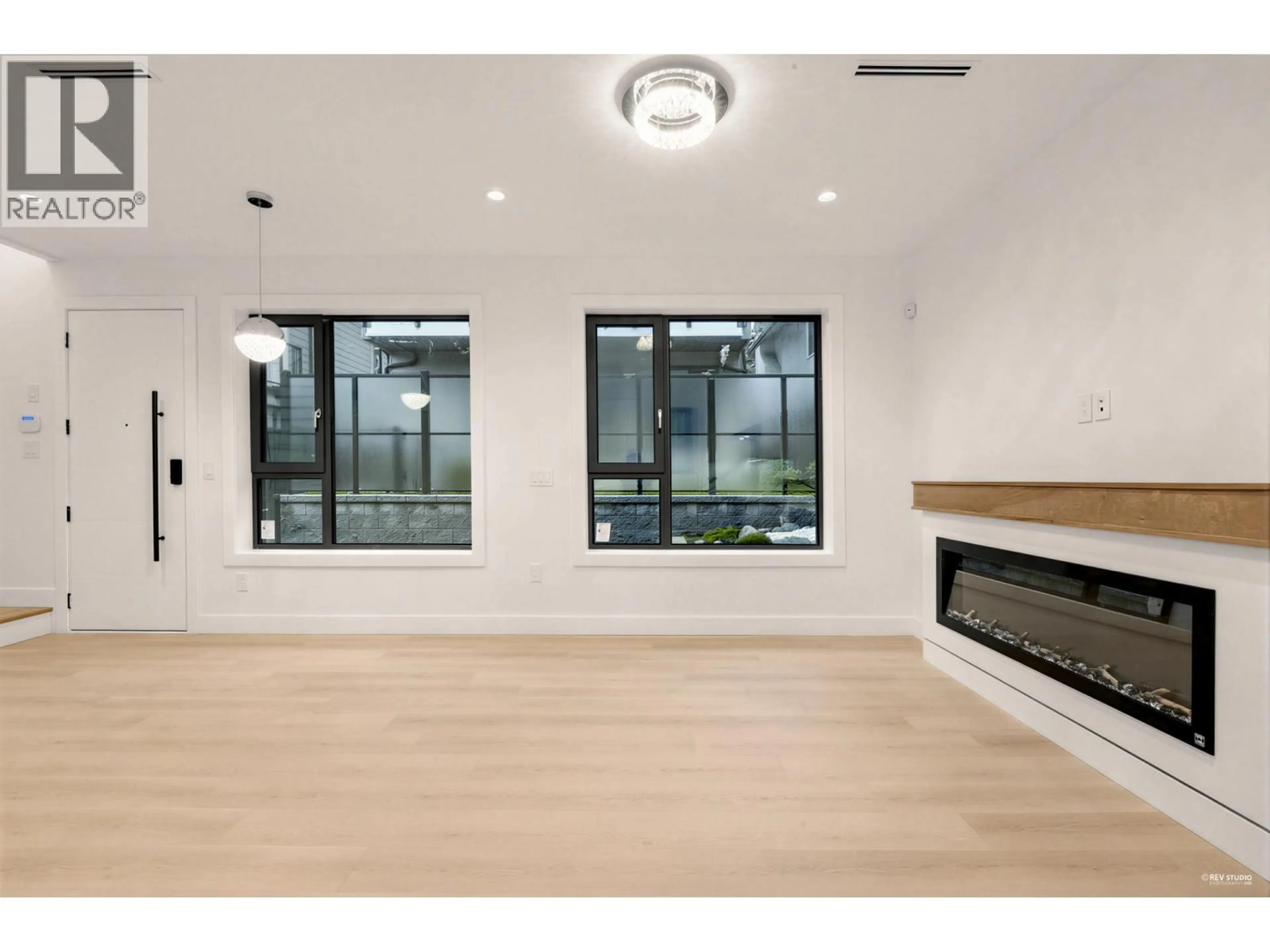 Unknown for 260 65TH AVENUE, Vancouver British Columbia V5X2P4