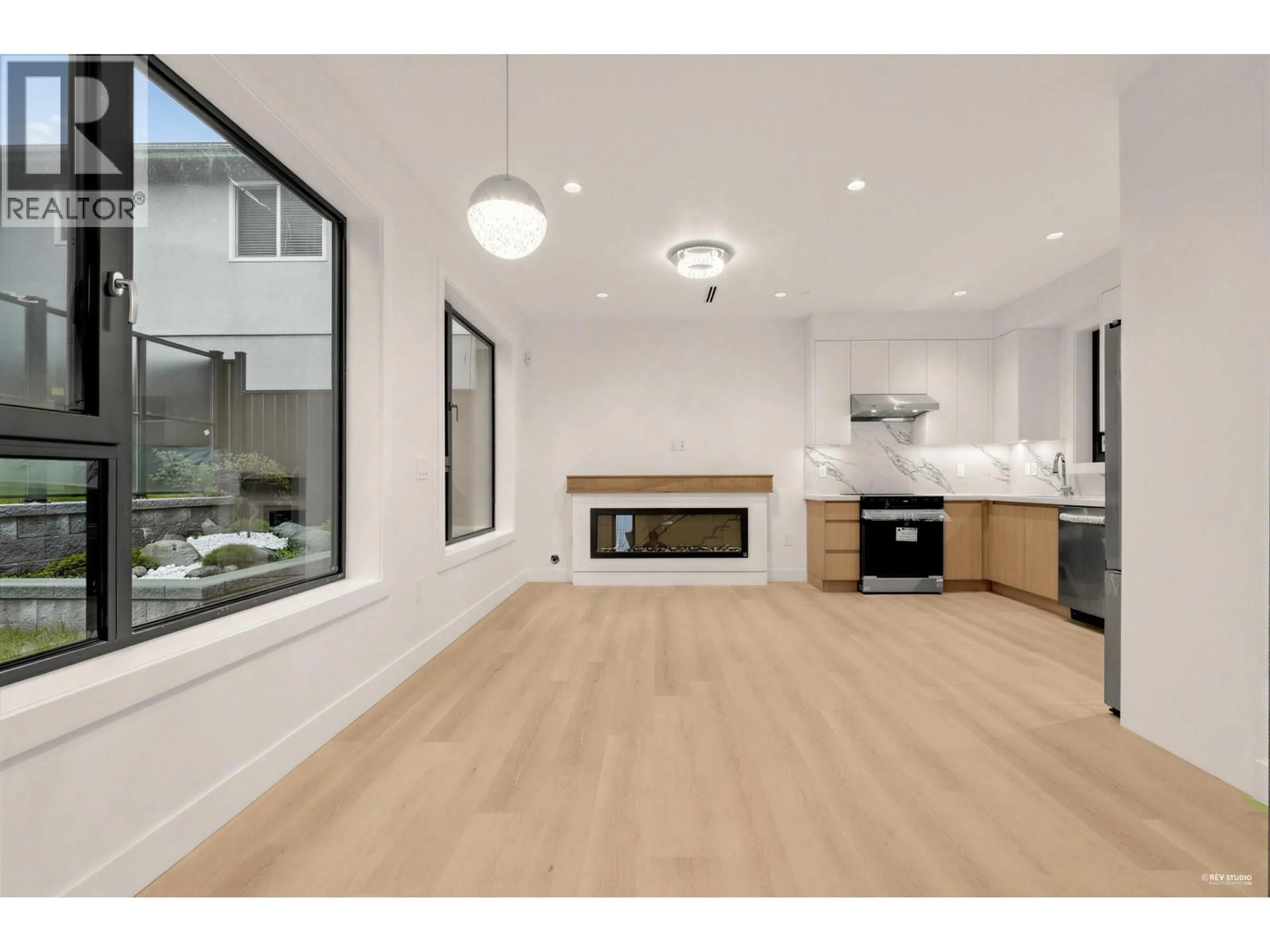 Open concept kitchen, wood/laminate floor for 260 65TH AVENUE, Vancouver British Columbia V5X2P4