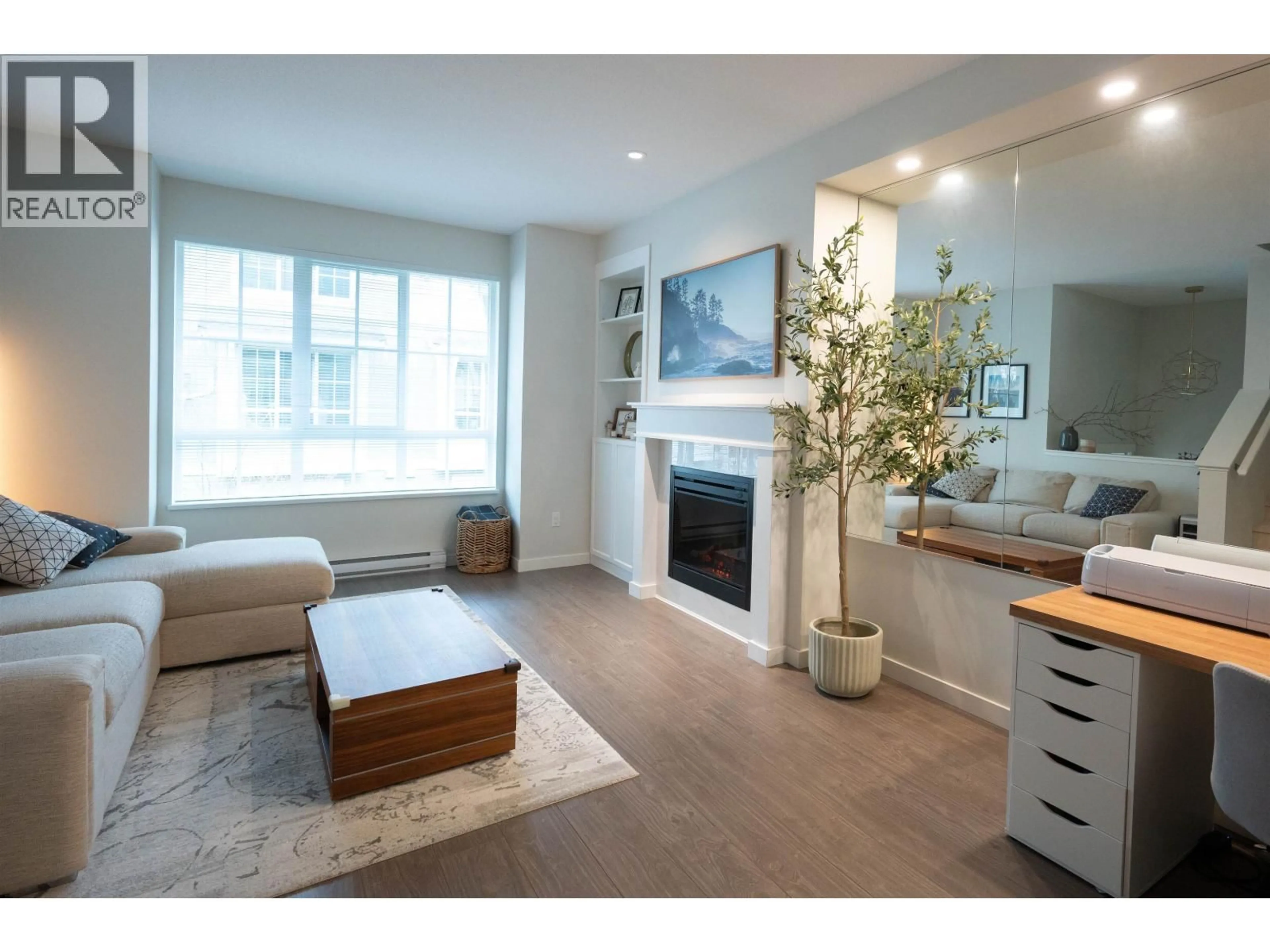 Living room with furniture, wood/laminate floor for 45 - 5510 ADMIRAL WAY, Delta British Columbia V4K0C3