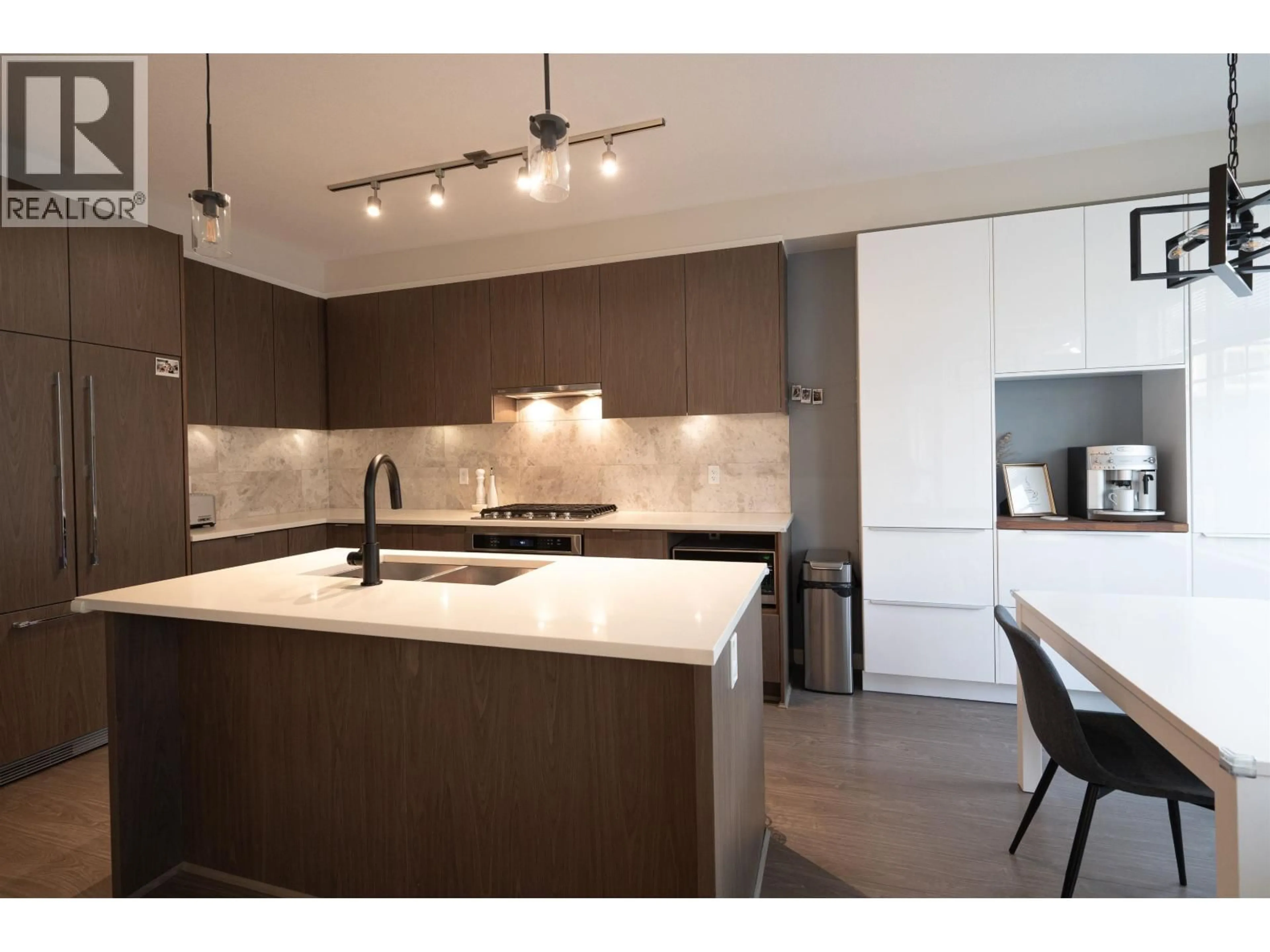 Contemporary kitchen, unknown for 45 - 5510 ADMIRAL WAY, Delta British Columbia V4K0C3
