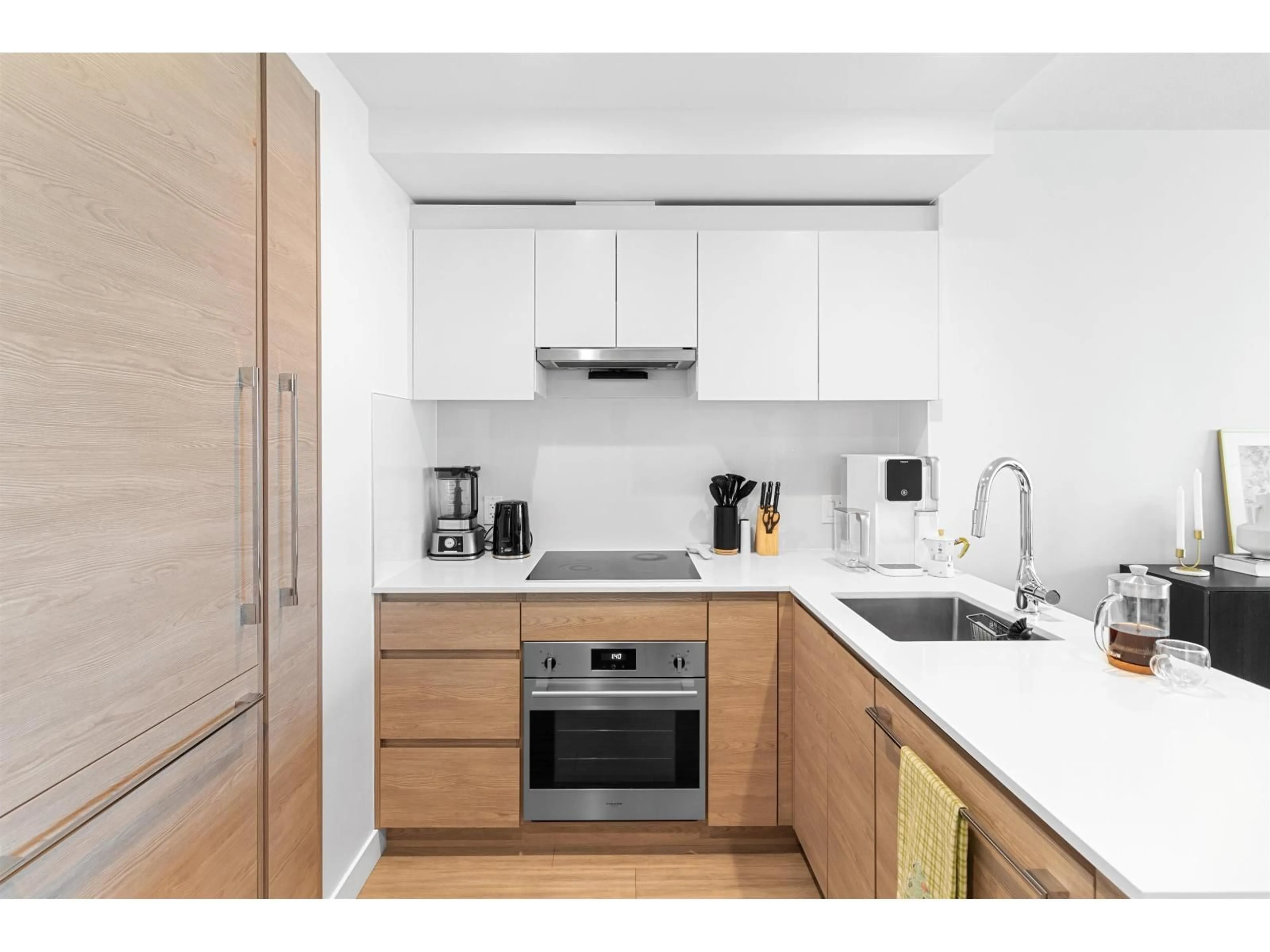 Standard kitchen, wood/laminate floor for 2308 - 13615 FRASER HIGHWAY, Surrey British Columbia V3T0P7