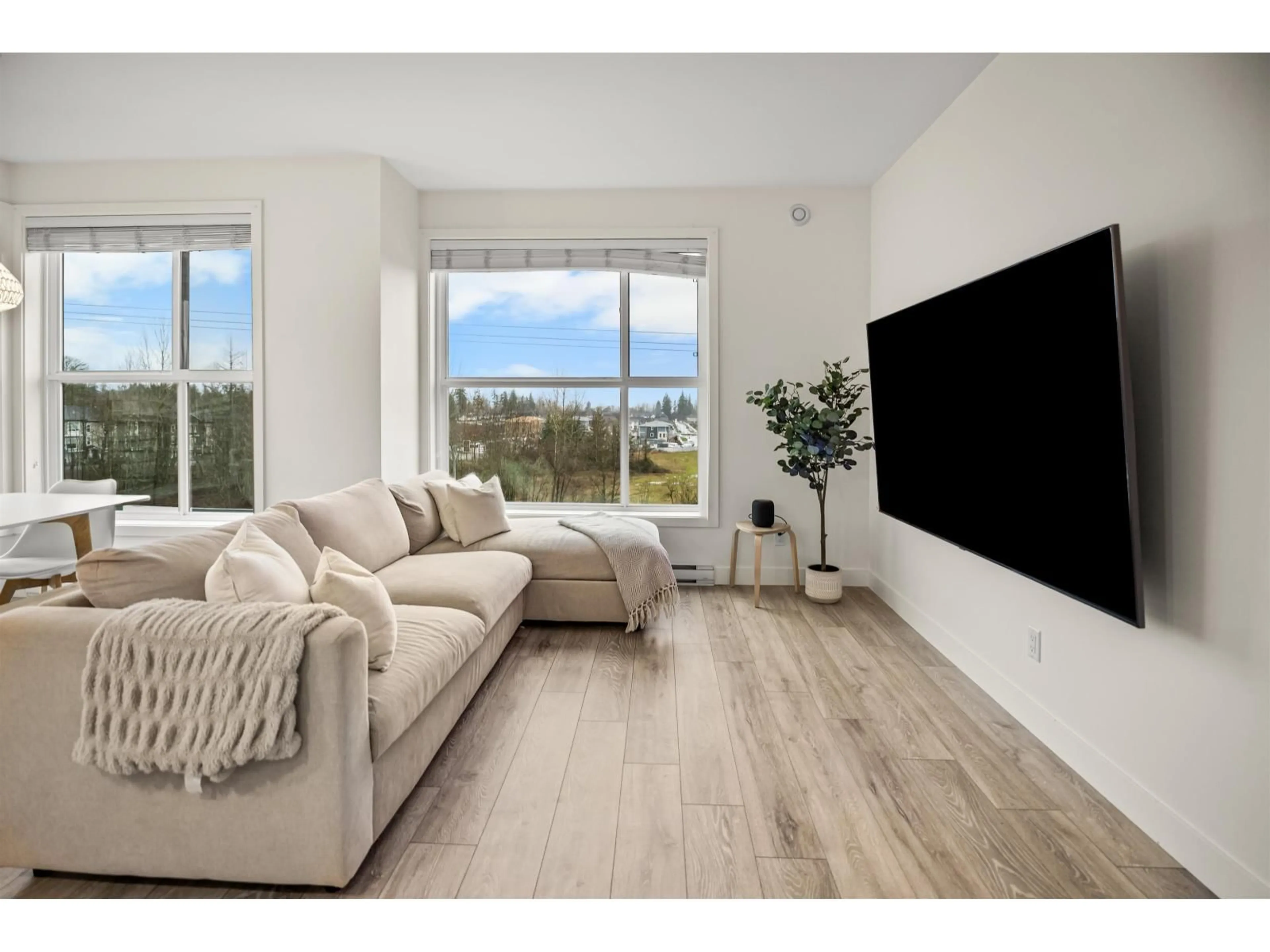 Living room with furniture, unknown for 415 - 7809 209 STREET, Langley British Columbia V2Y3N6