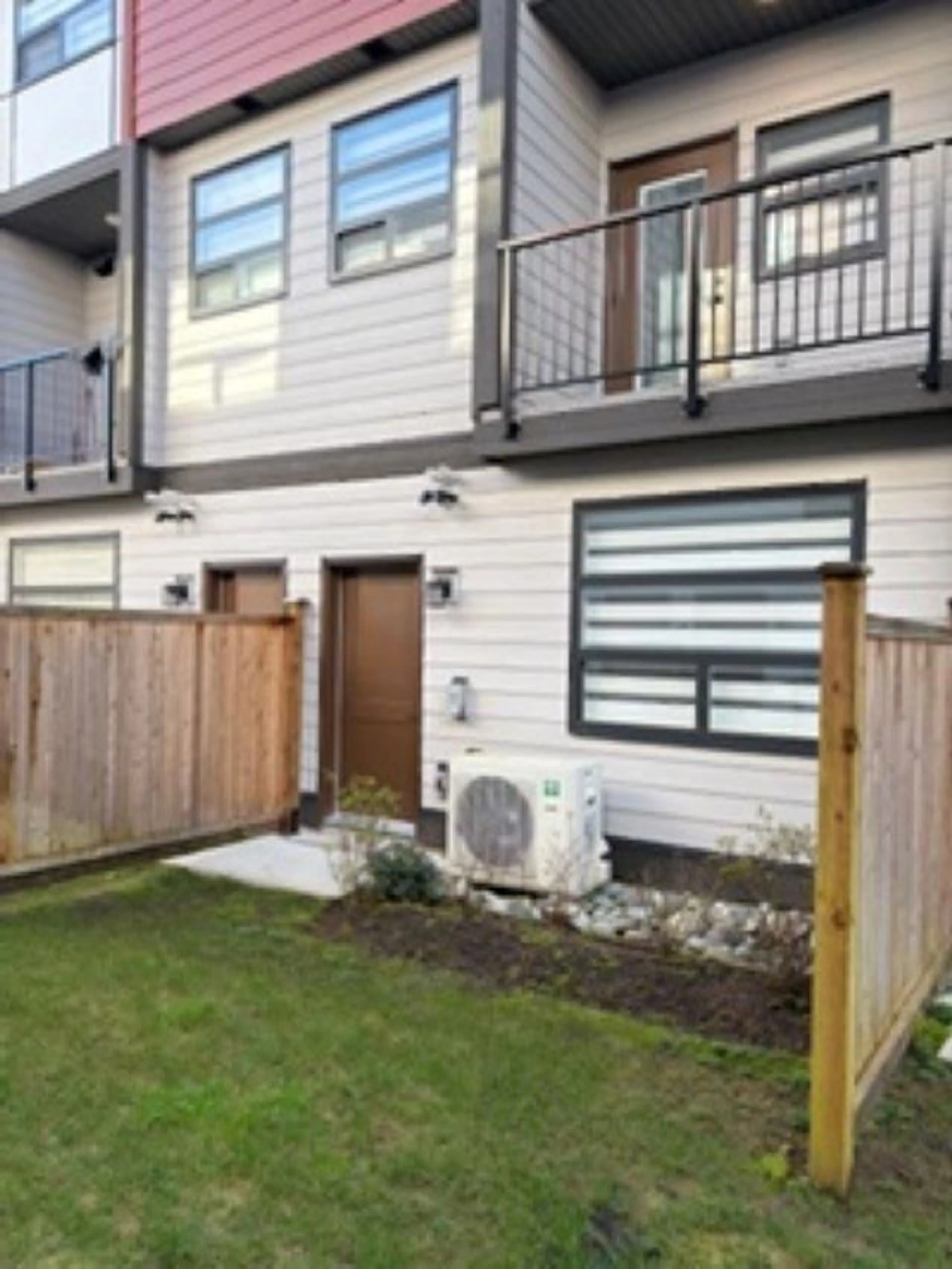 Home with vinyl exterior material, street for 25 - 32970 TUNBRIDGE AVENUE, Mission British Columbia V2V6X9