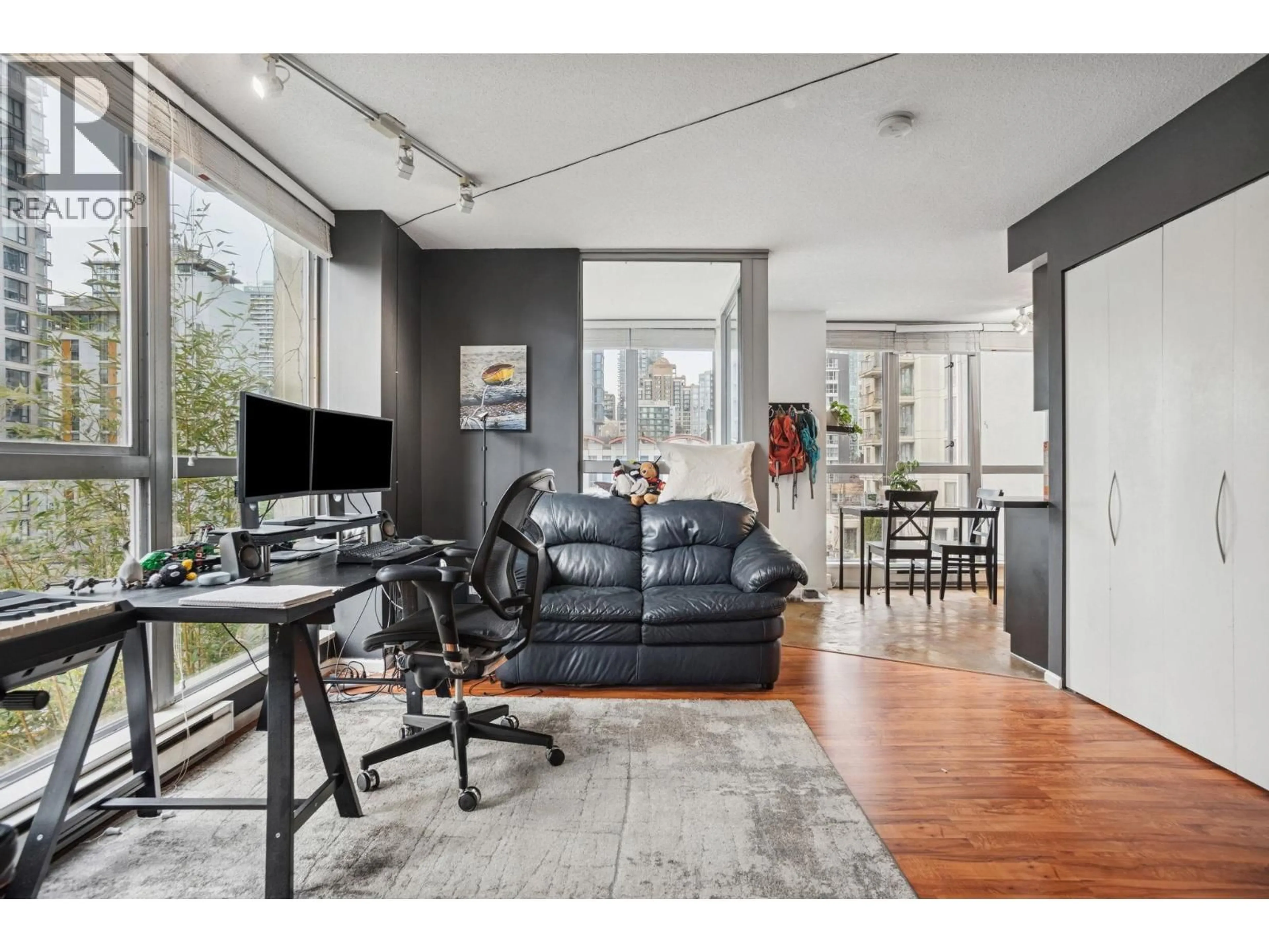 Living room with furniture, unknown for 503 - 1238 RICHARDS STREET, Vancouver British Columbia V6B6M6