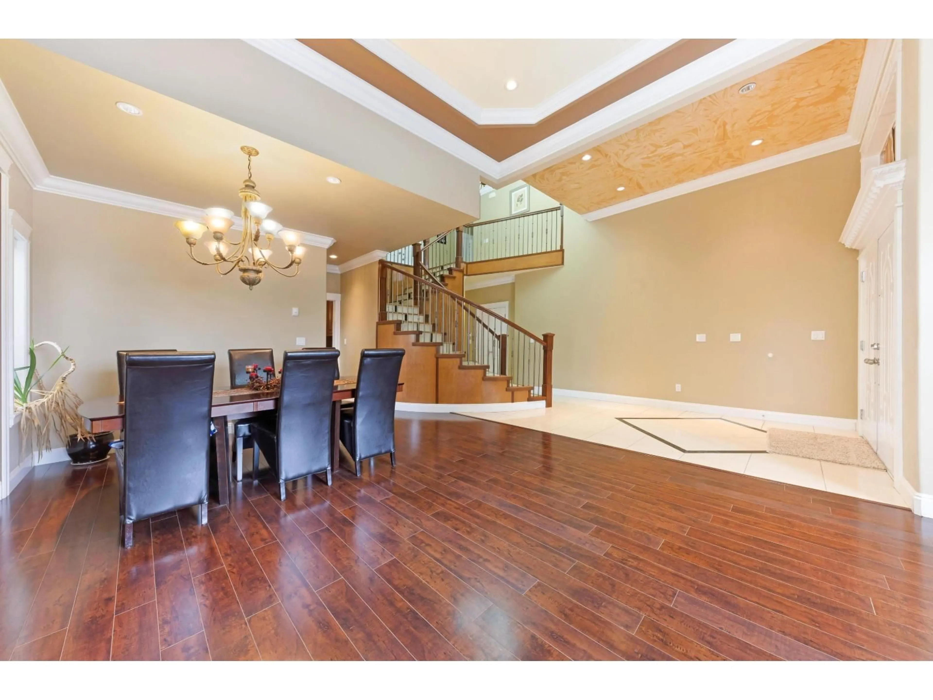 Dining room, wood/laminate floor for 12646 60A AVENUE, Surrey British Columbia V3X0A7