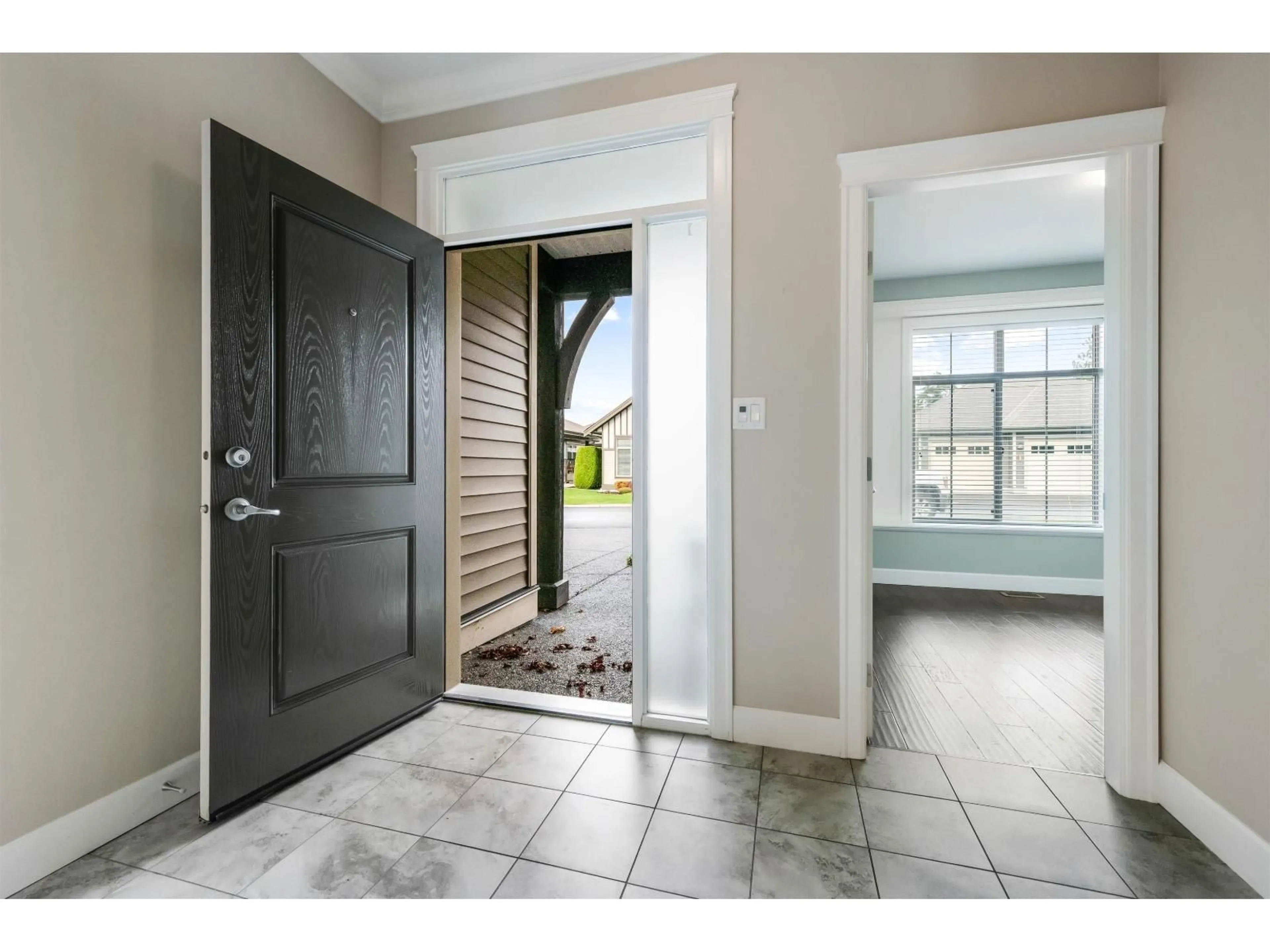 Indoor entryway for 158 - 45900 SOUTH SUMAS ROAD, Chilliwack British Columbia V2R0S9