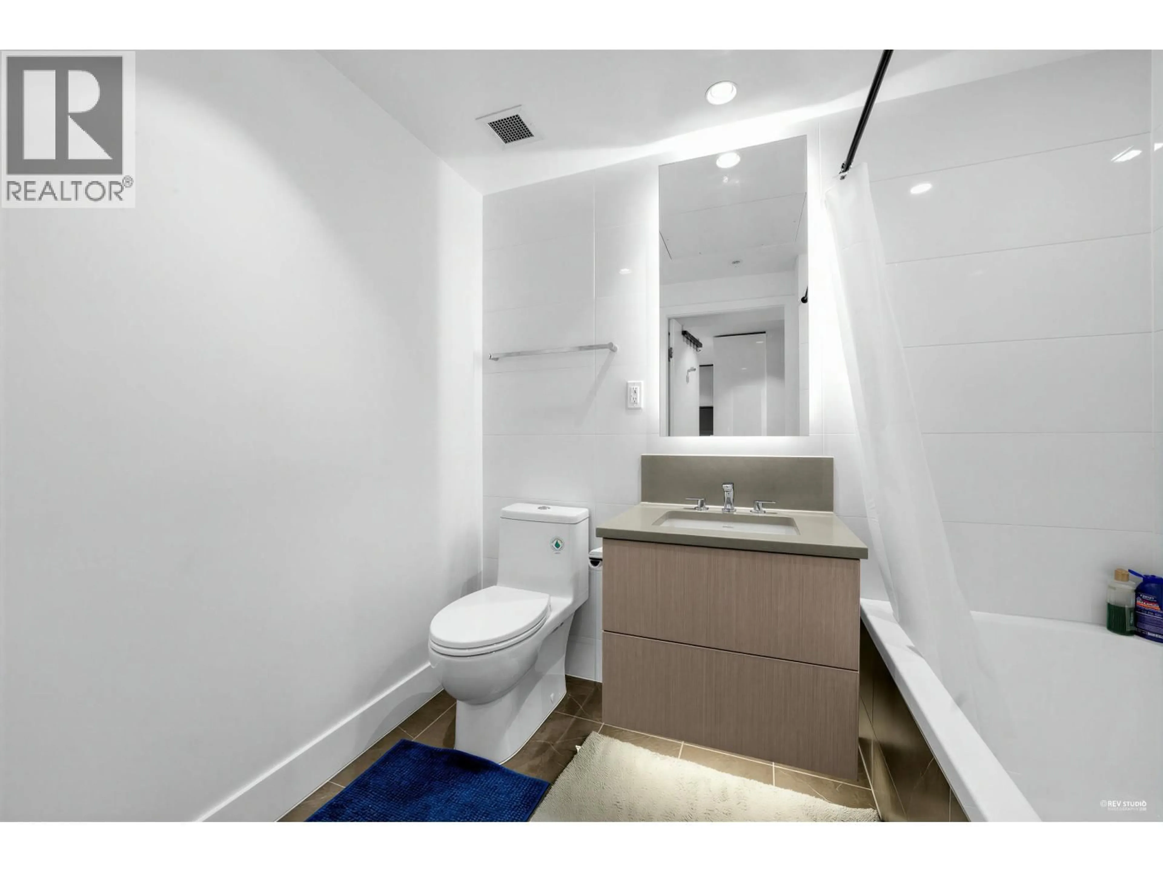 Standard bathroom, ceramic/tile floor for 505 - 1675 LIONS GATE LANE, North Vancouver British Columbia V7P3B4