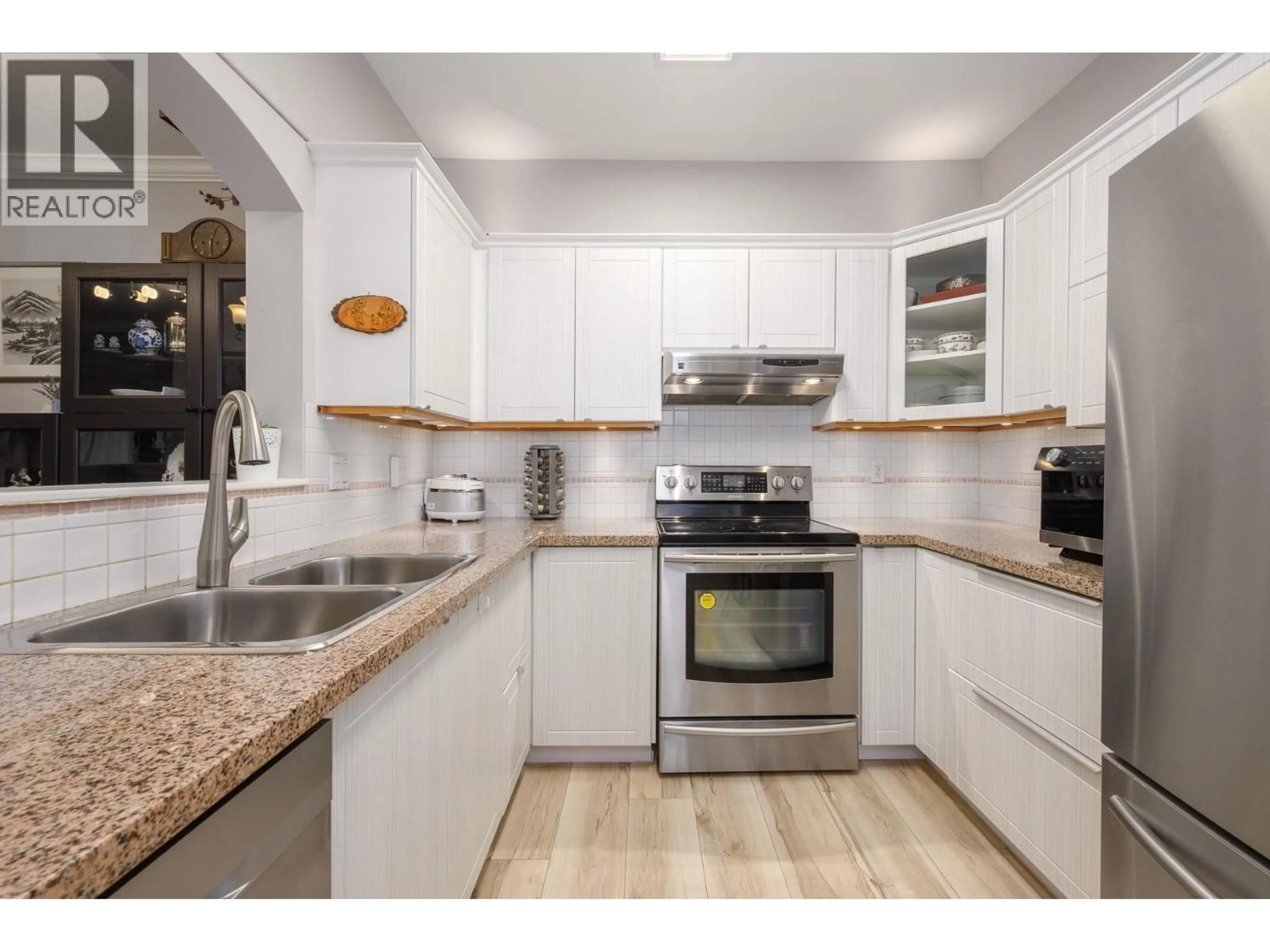 Standard kitchen, unknown for 204 - 2995 PRINCESS CRESCENT, Coquitlam British Columbia V3B7N1