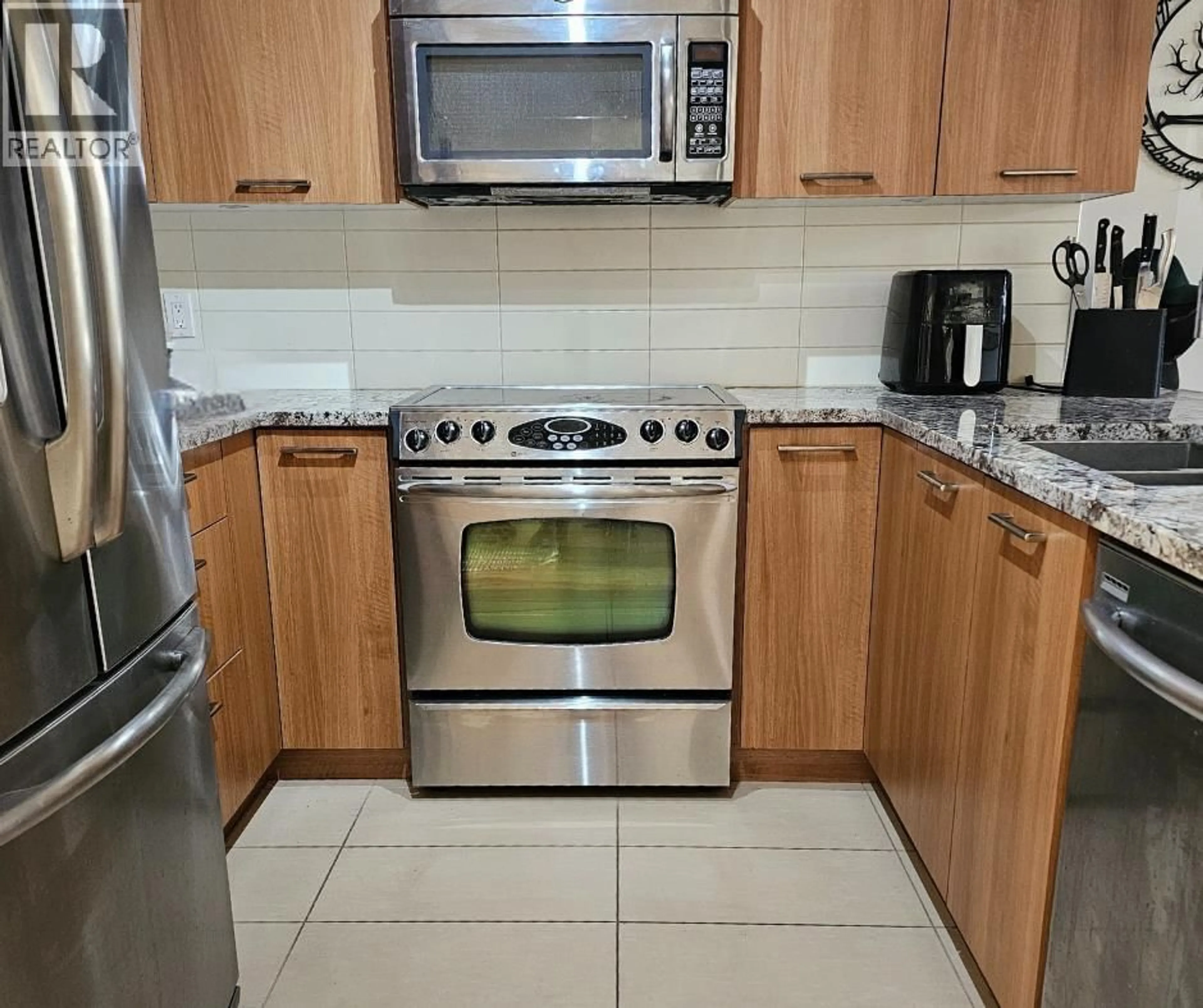 Standard kitchen, ceramic/tile floor for 306 - 5682 WHARF AVENUE, Sechelt British Columbia V7Z0J3