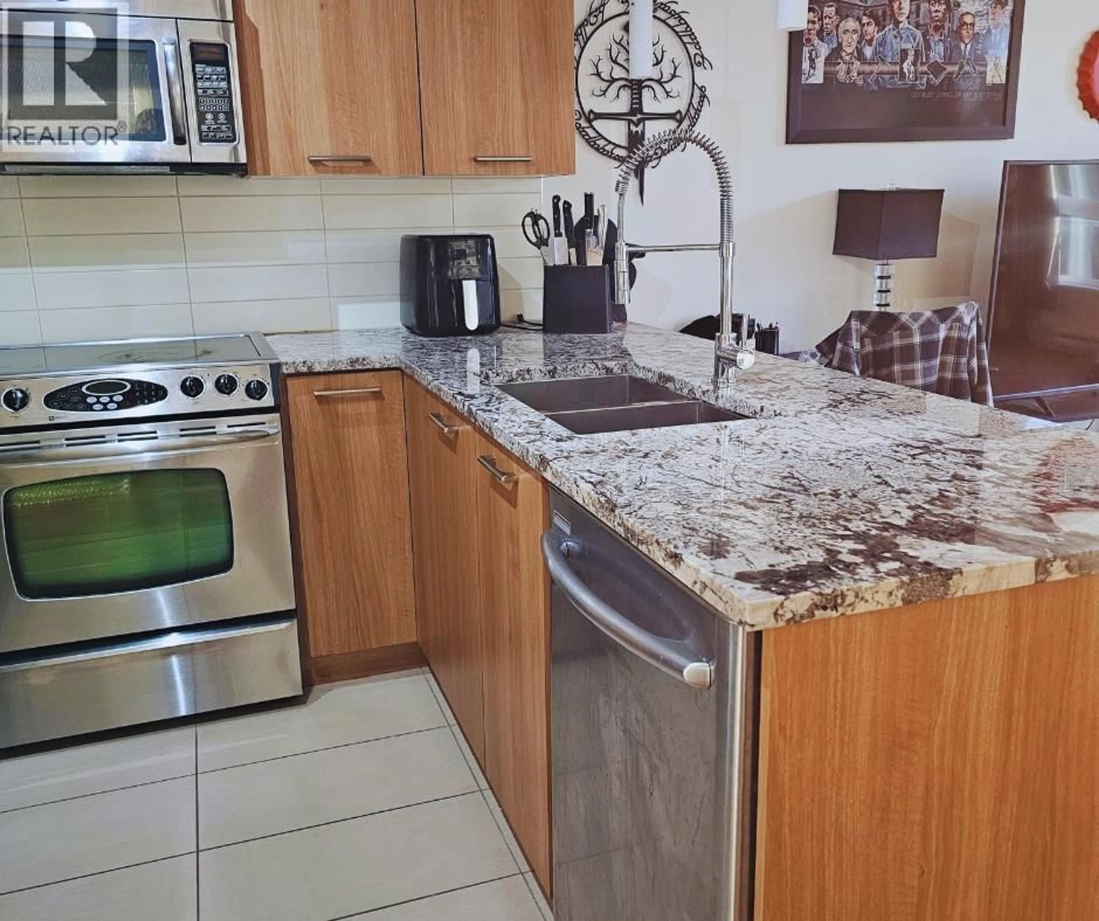 Standard kitchen, ceramic/tile floor for 306 - 5682 WHARF AVENUE, Sechelt British Columbia V7Z0J3