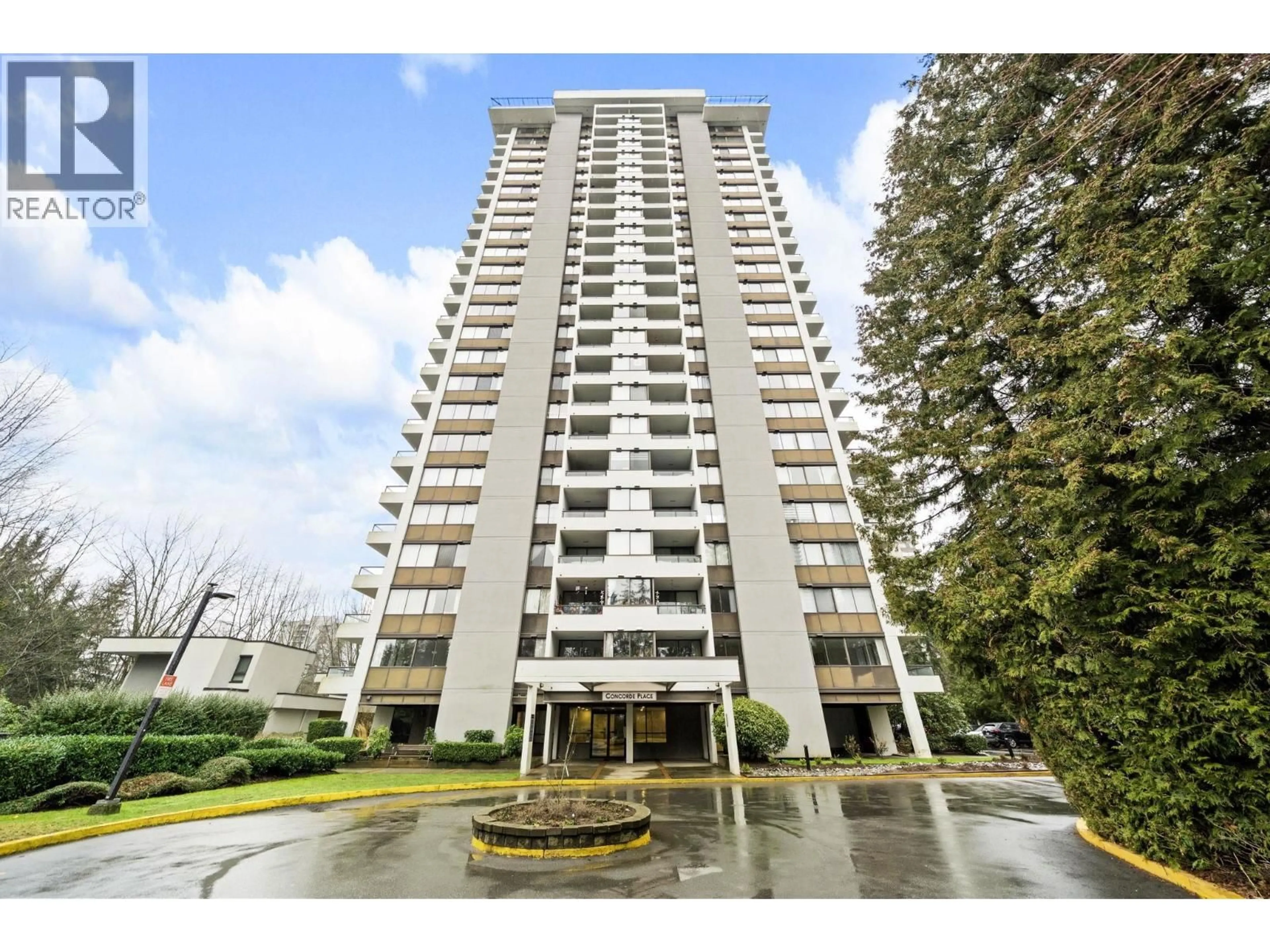 Indoor foyer for 1306 - 9521 CARDSTON COURT, Burnaby British Columbia V3N4R8