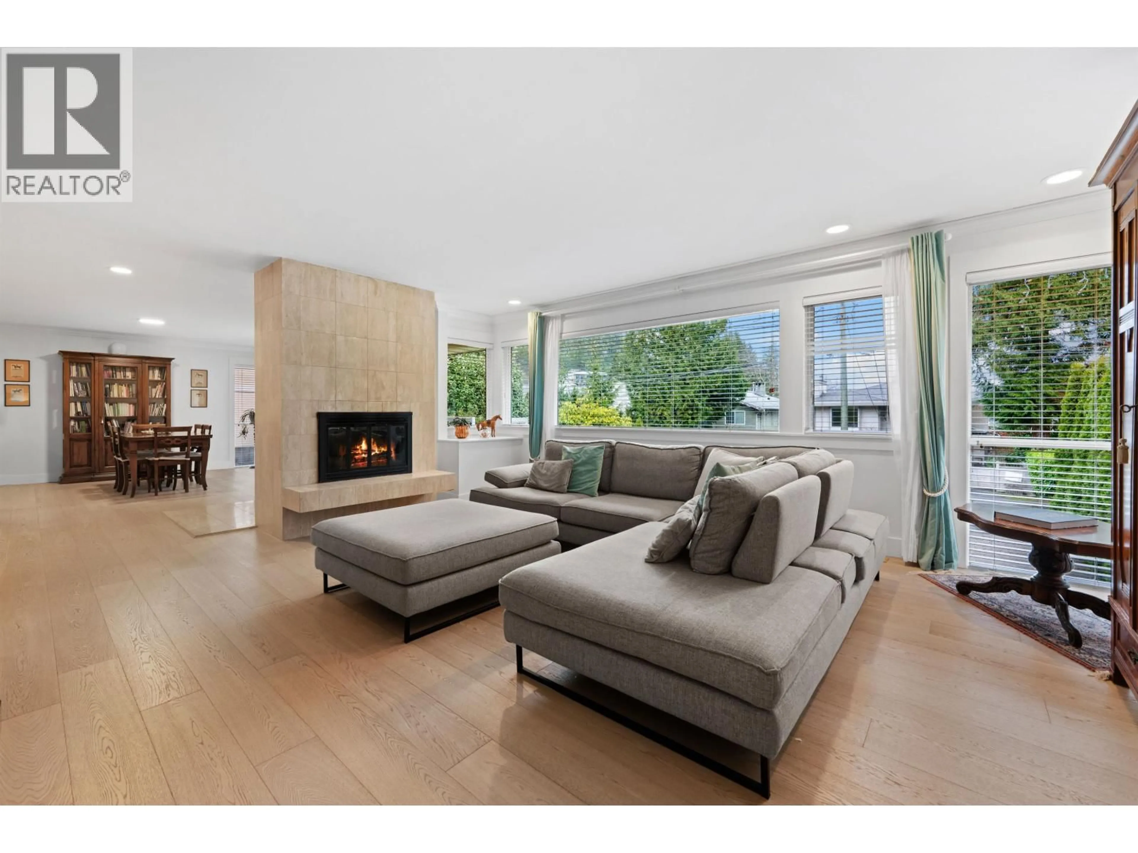 Living room with furniture, unknown for 6422 DOUGLAS STREET, West Vancouver British Columbia V7W2G2