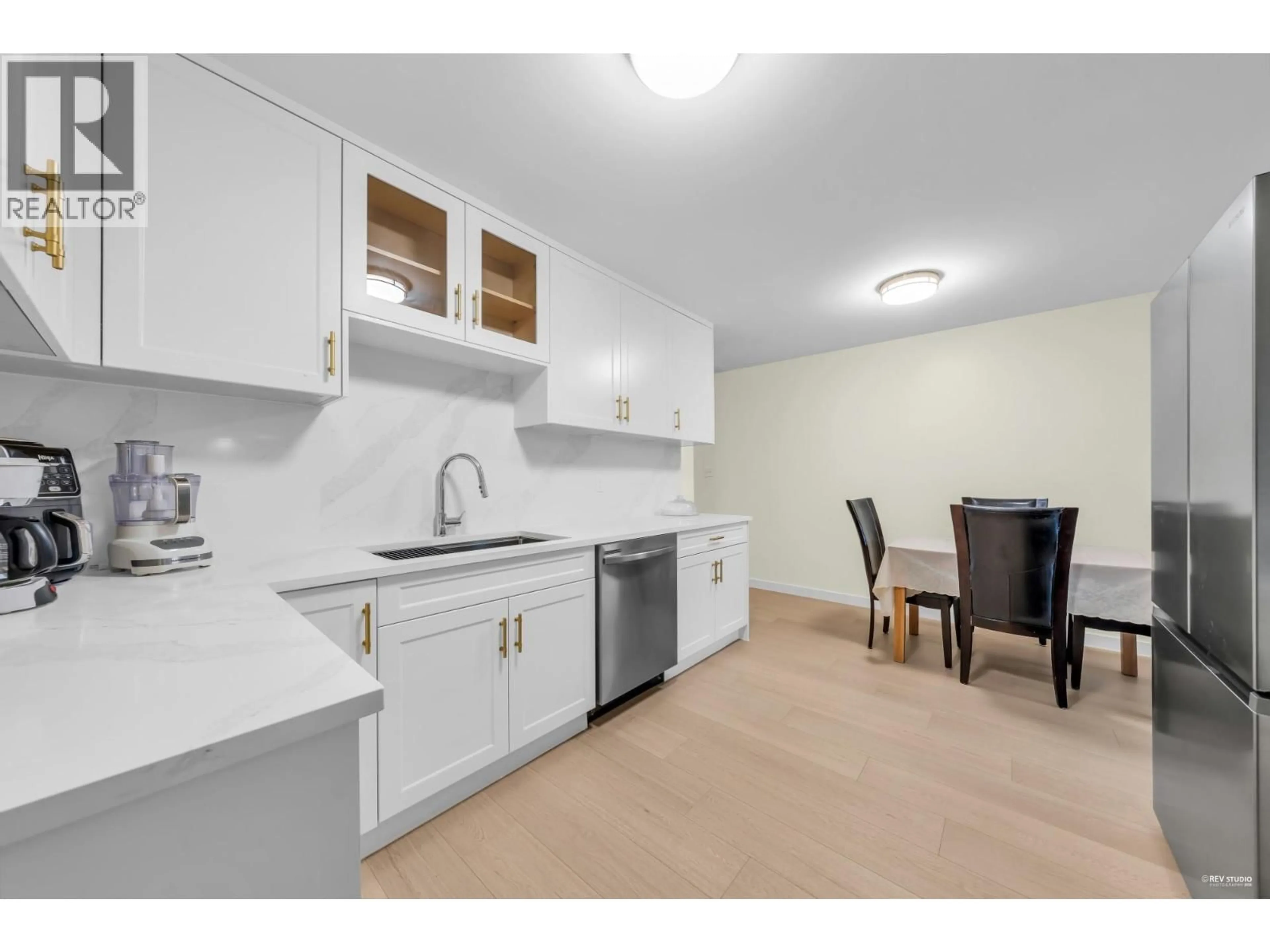 Standard kitchen, unknown for 1382 SUTHERLAND AVENUE, Port Coquitlam British Columbia V3B7G7