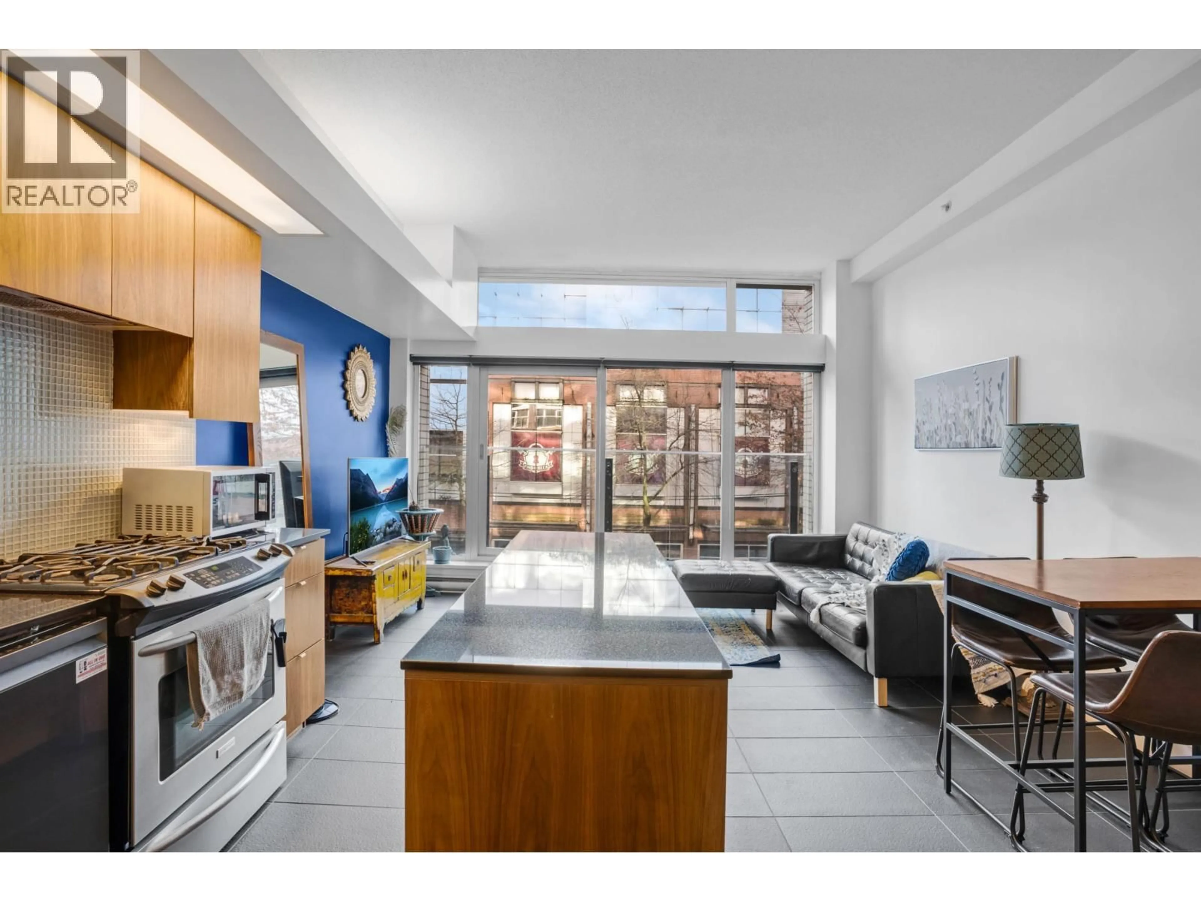 Open concept kitchen, ceramic/tile floor for 309 - 33 PENDER STREET, Vancouver British Columbia V6B0E5