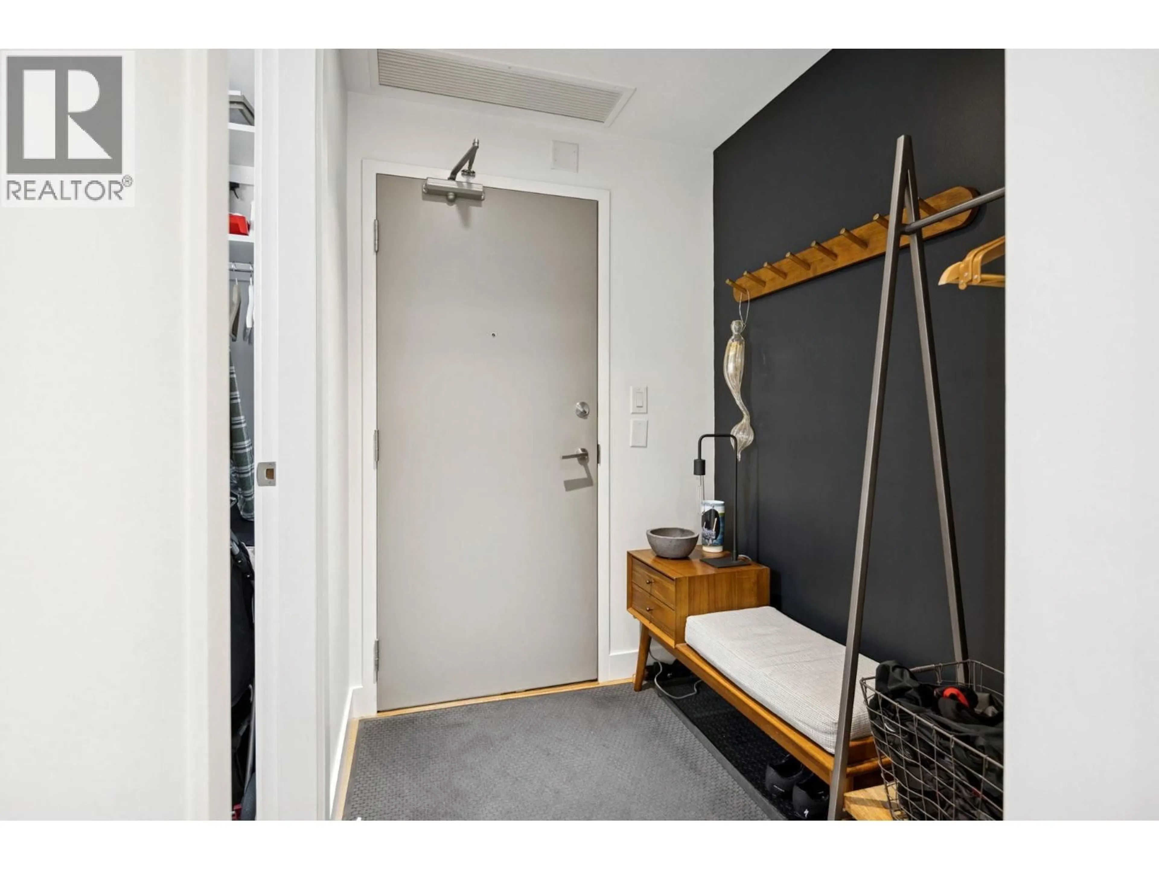 Indoor entryway for 228 - 108 1ST AVENUE, Vancouver British Columbia V5T0E4