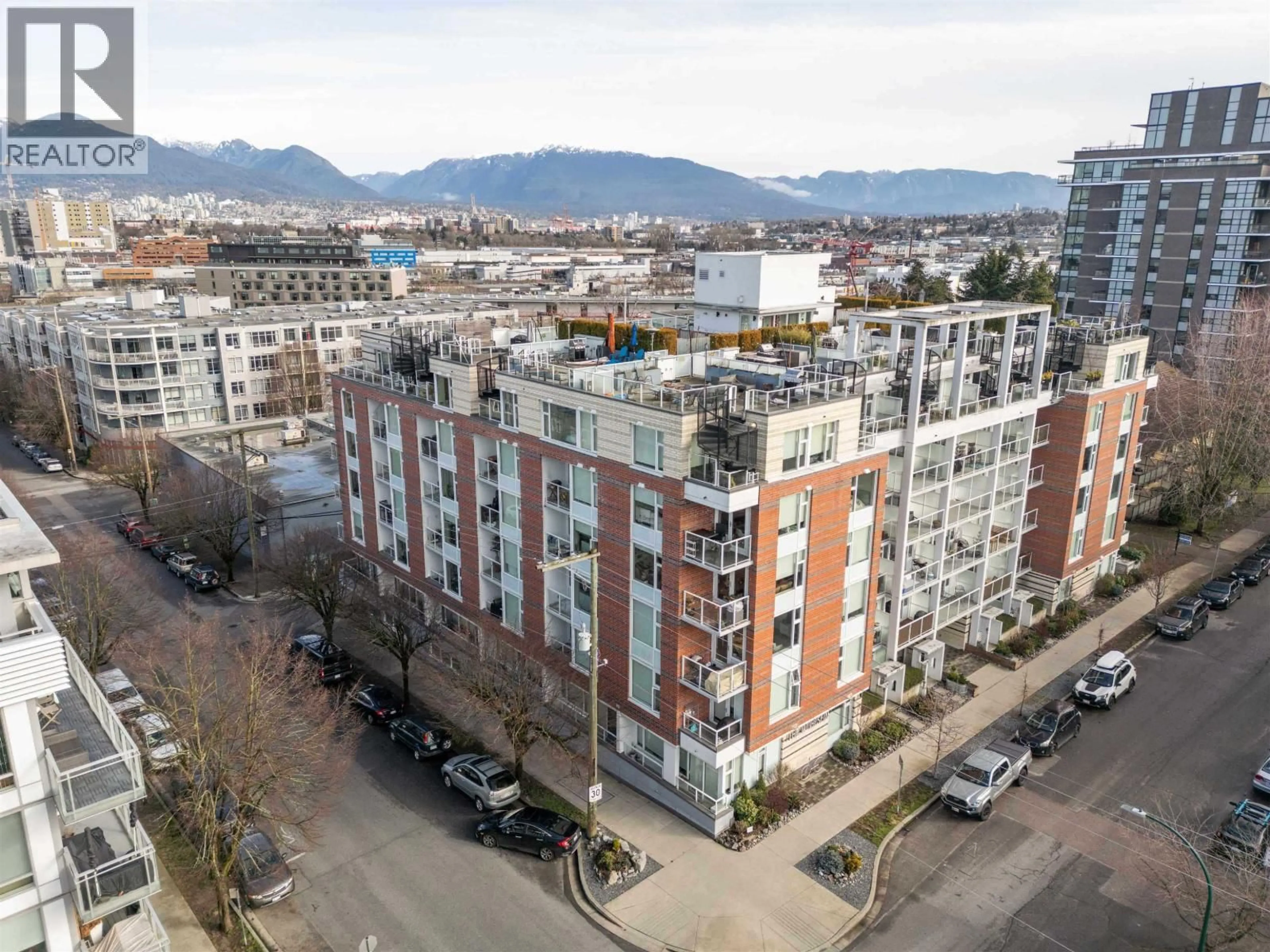 A pic from outside/outdoor area/front of a property/back of a property/a pic from drone, city buildings view from balcony for 521 - 311 6 AVENUE, Vancouver British Columbia V5T1J9