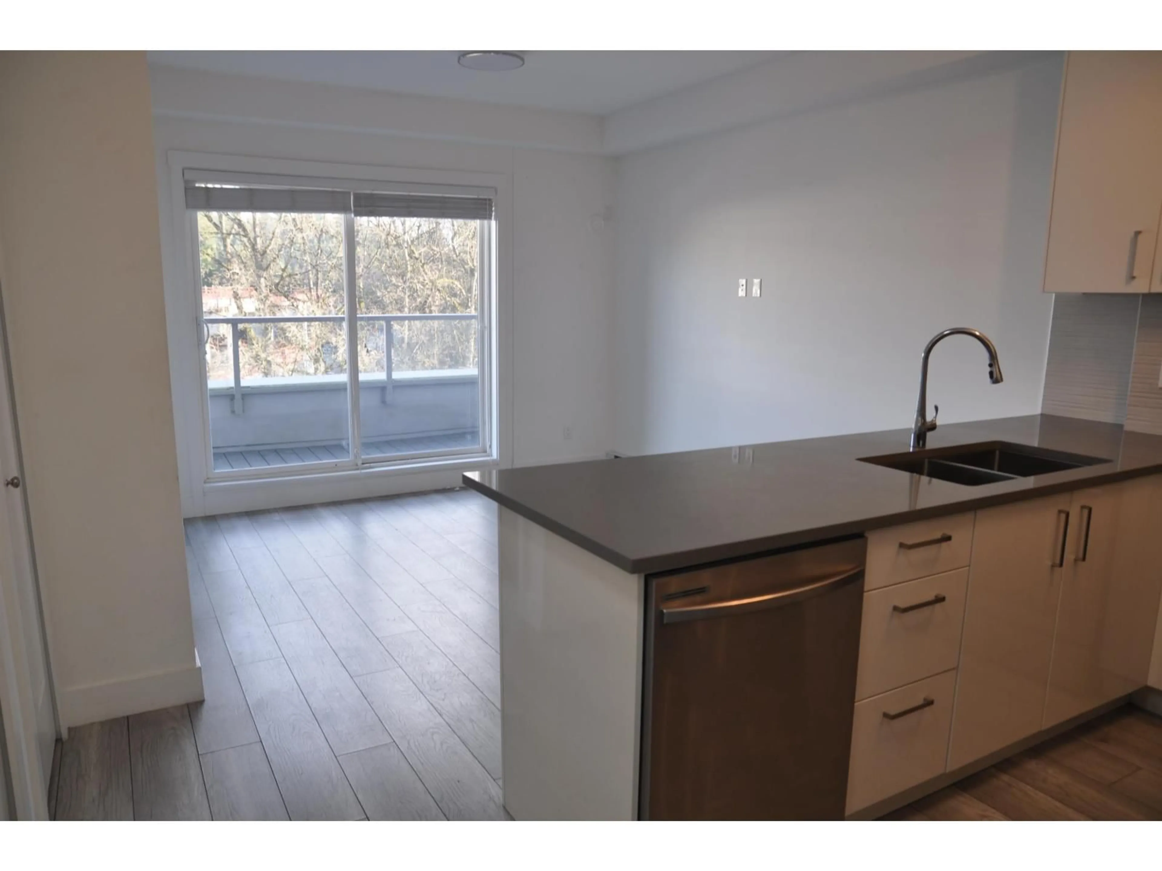 Standard kitchen, wood/laminate floor for 506 - 13978 FRASER HIGHWAY, Surrey British Columbia V3T9P2