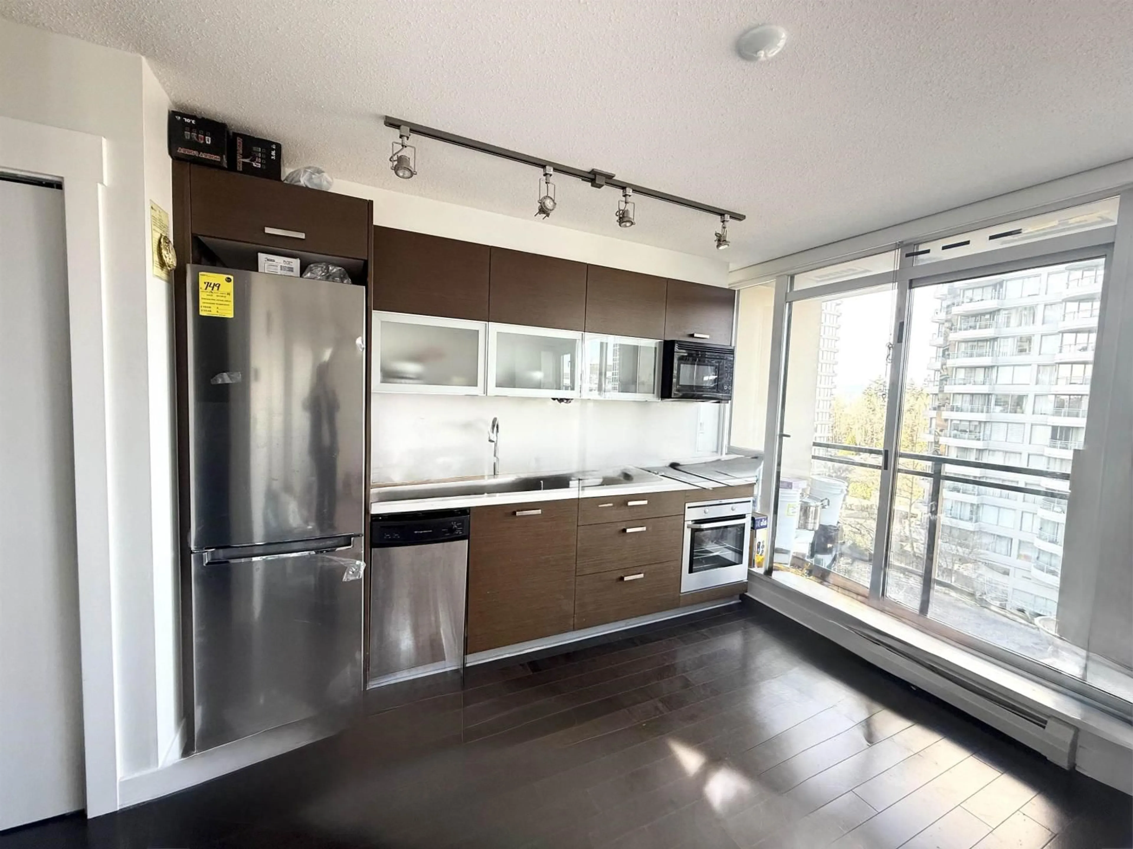 Open concept kitchen, unknown for 610 - 10777 UNIVERSITY DRIVE, Surrey British Columbia V3T0E6