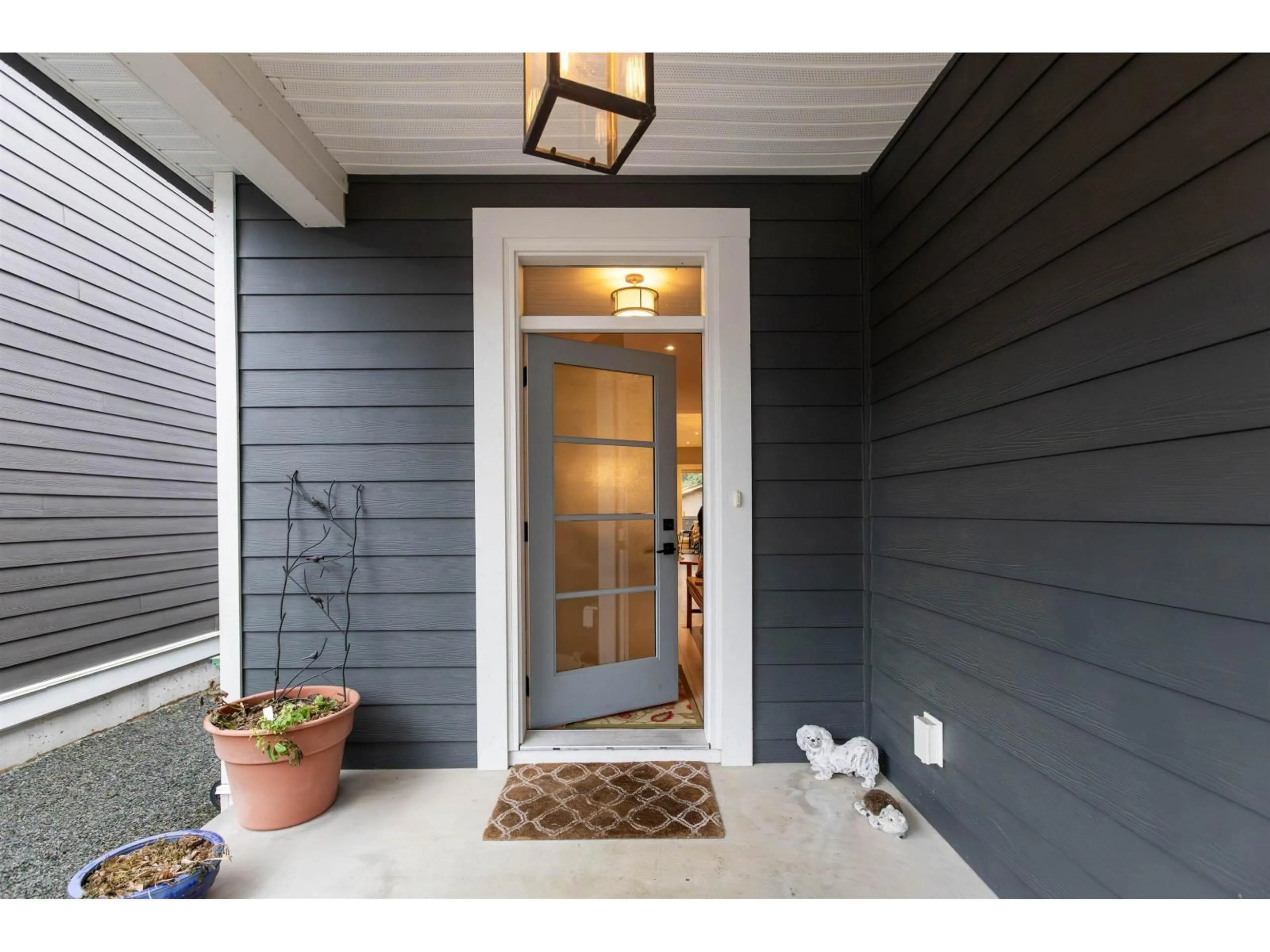 Indoor entryway for 757 ASPEN LANE, Harrison Hot Springs British Columbia V0M1K0