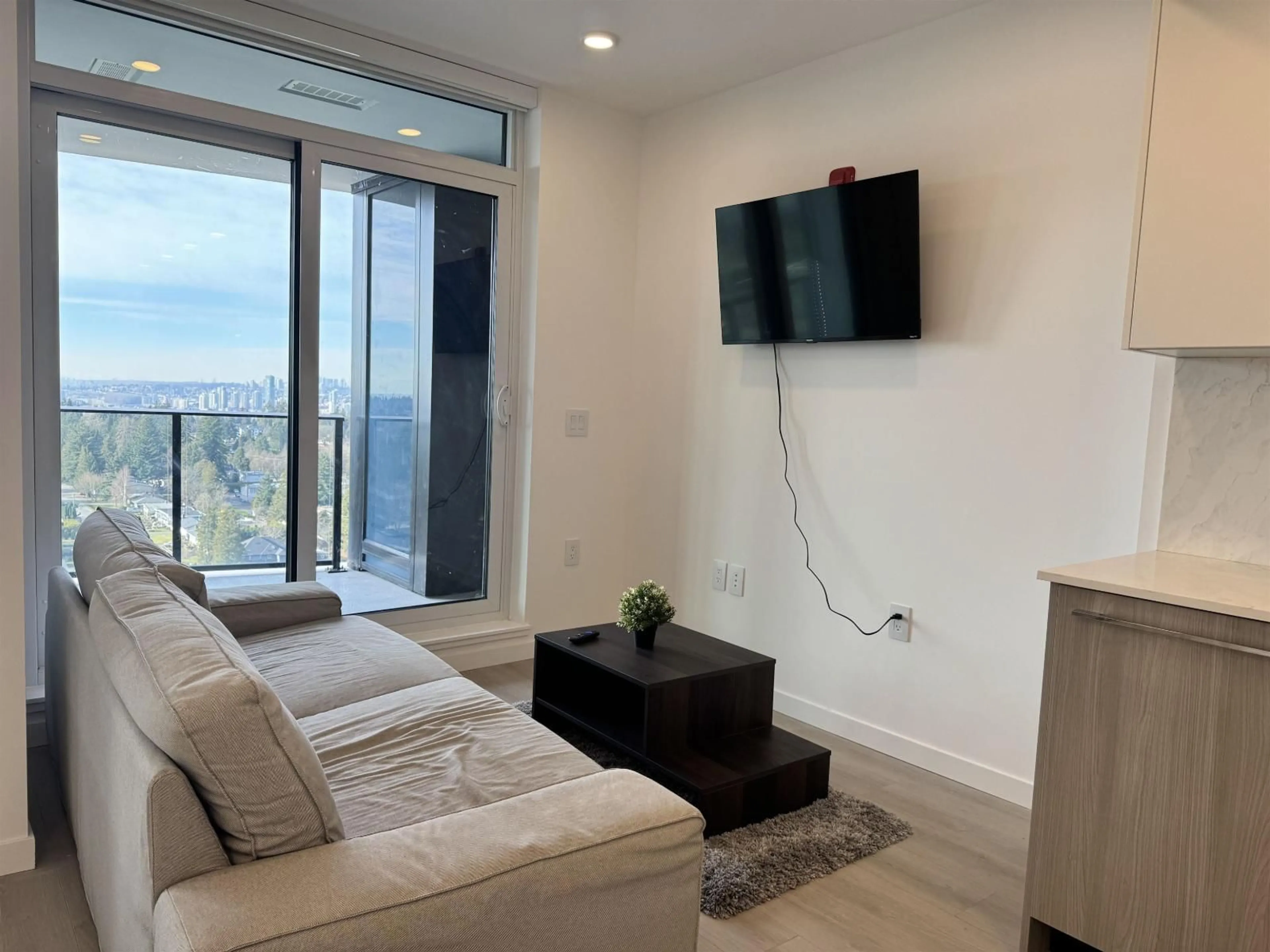 Living room with furniture, unknown for 1905 - 10333 133 STREET, Surrey British Columbia V3T0V1