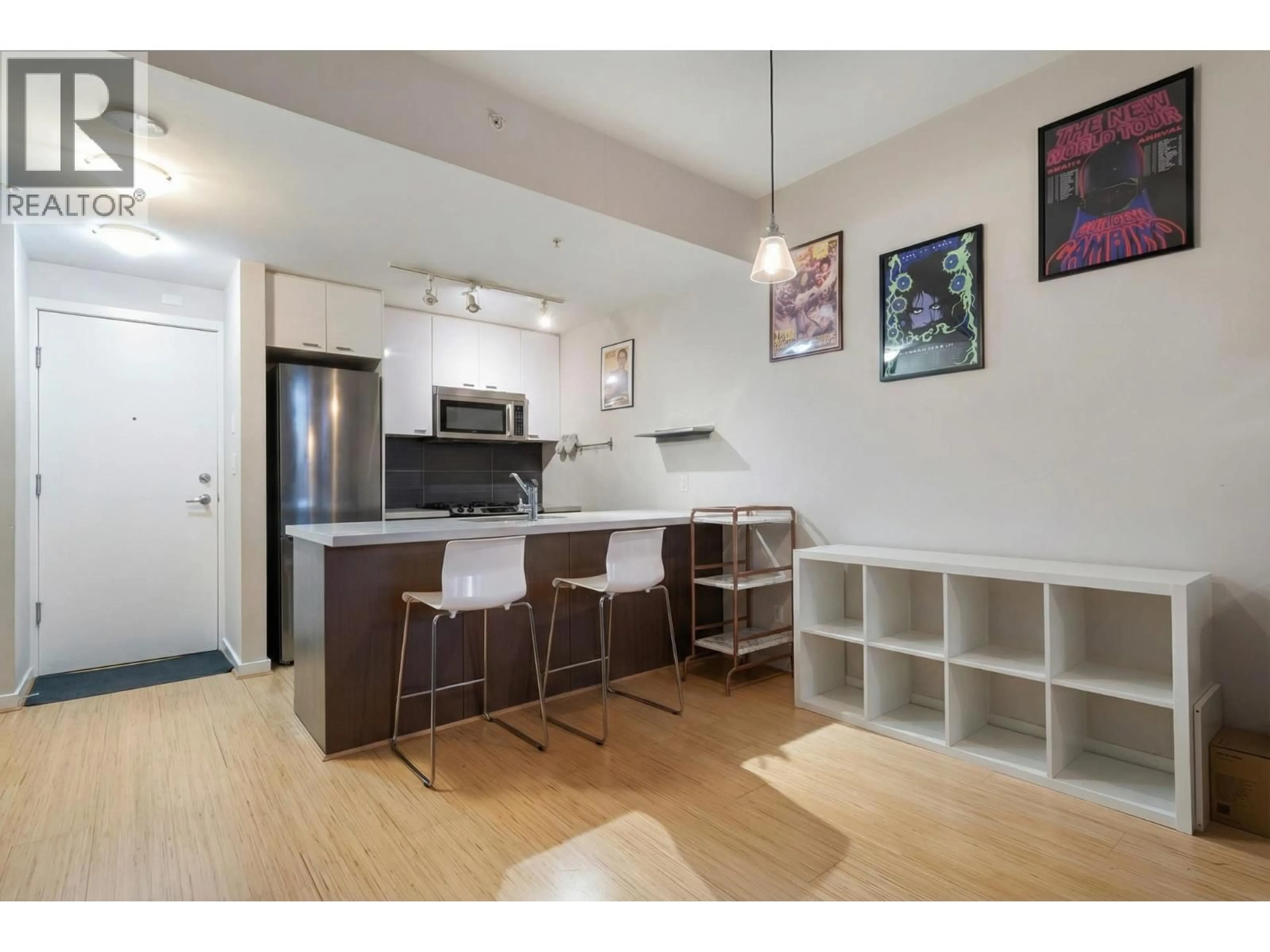 Open concept kitchen, wood/laminate floor for 606 - 531 BEATTY STREET, Vancouver British Columbia V6B0C5