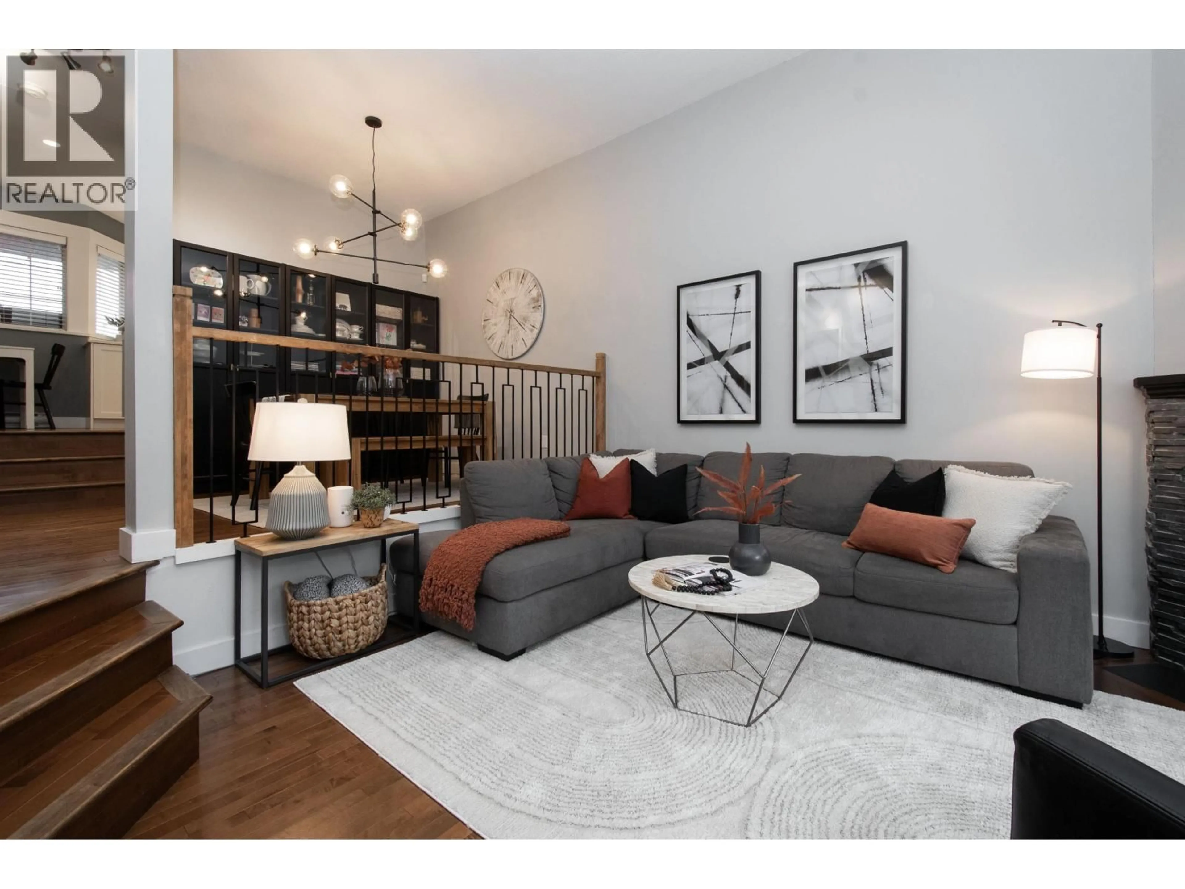 Living room with furniture, unknown for 118 - 216 6TH STREET, North Vancouver British Columbia V7L1P5