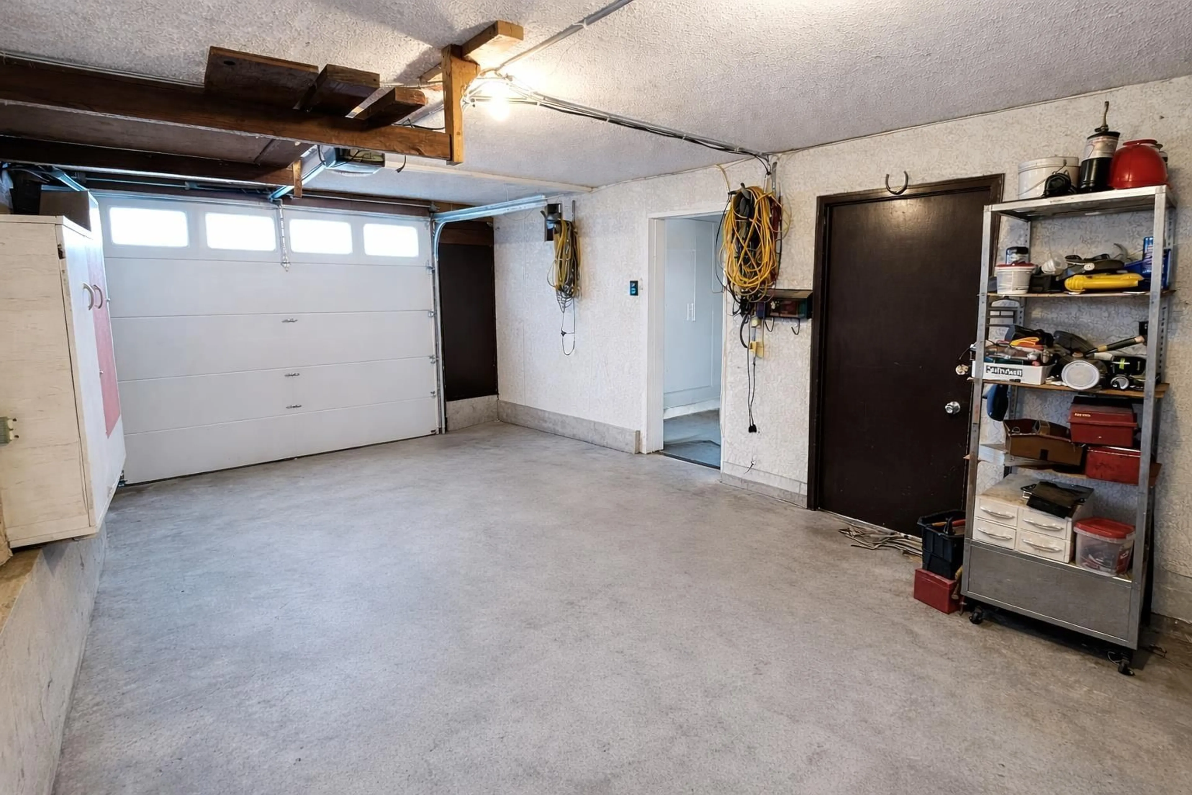 Indoor garage for 32052 MELMAR AVENUE, Abbotsford British Columbia V2T1E6