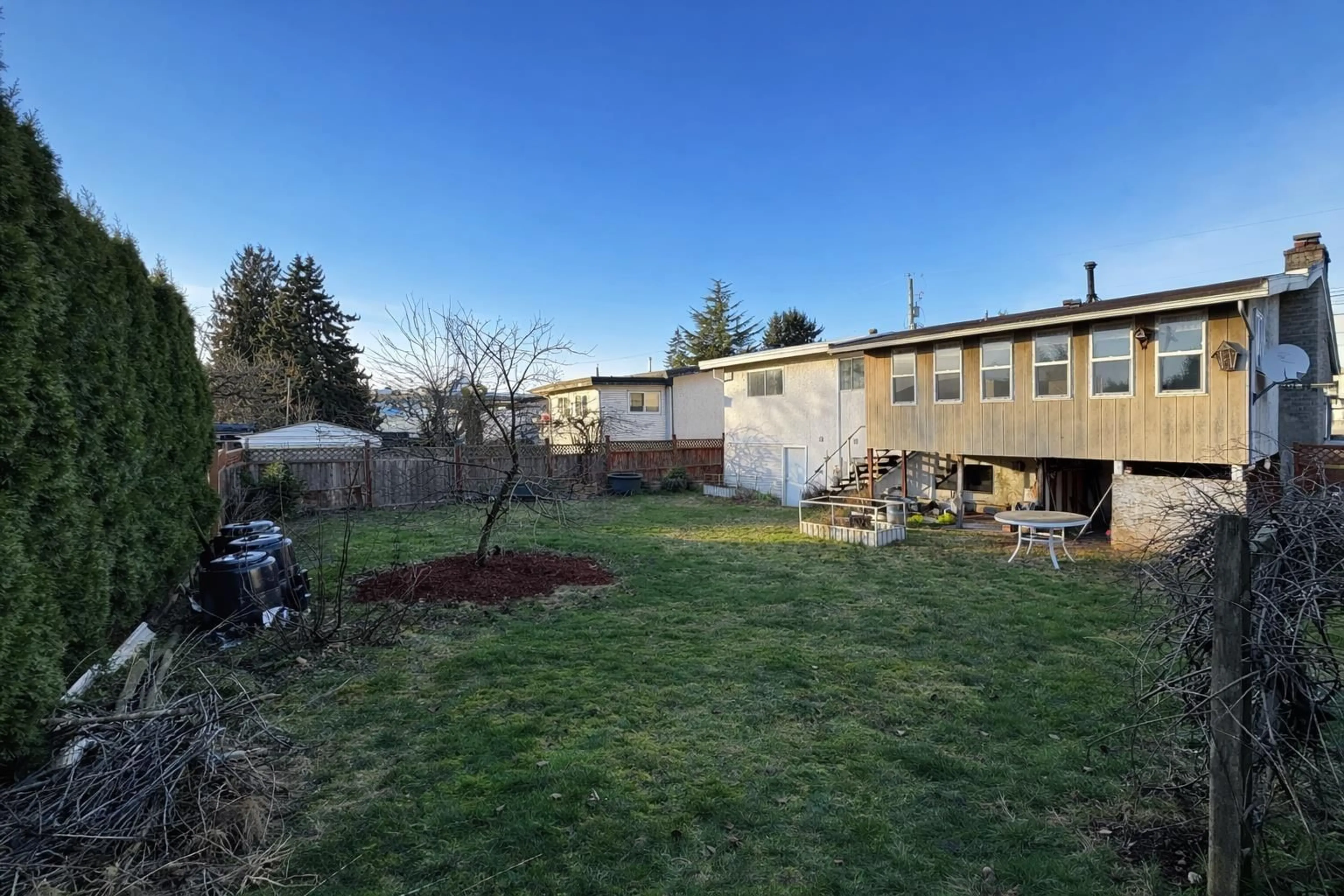 A pic from outside/outdoor area/front of a property/back of a property/a pic from drone, unknown for 32052 MELMAR AVENUE, Abbotsford British Columbia V2T1E6
